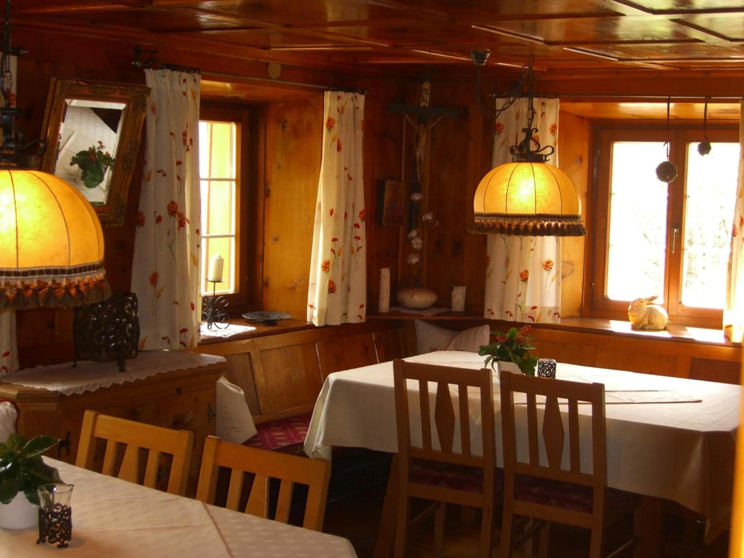 Restaurant/places to eat in Pension der Steinbock - das 300 Jahre alte Bauernhaus - TIROL