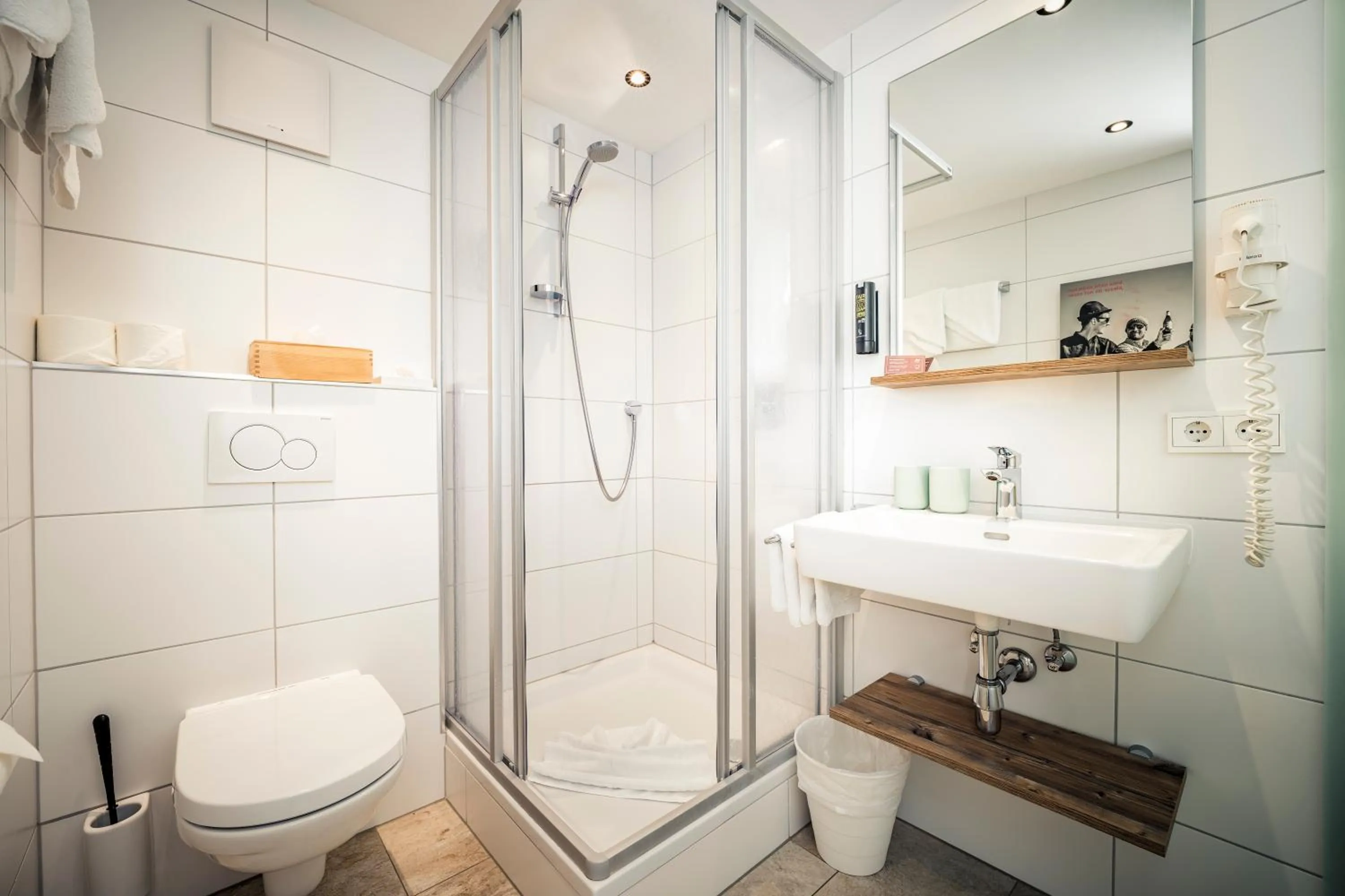 Bathroom in Pension der Steinbock - das 300 Jahre alte Bauernhaus - TIROL
