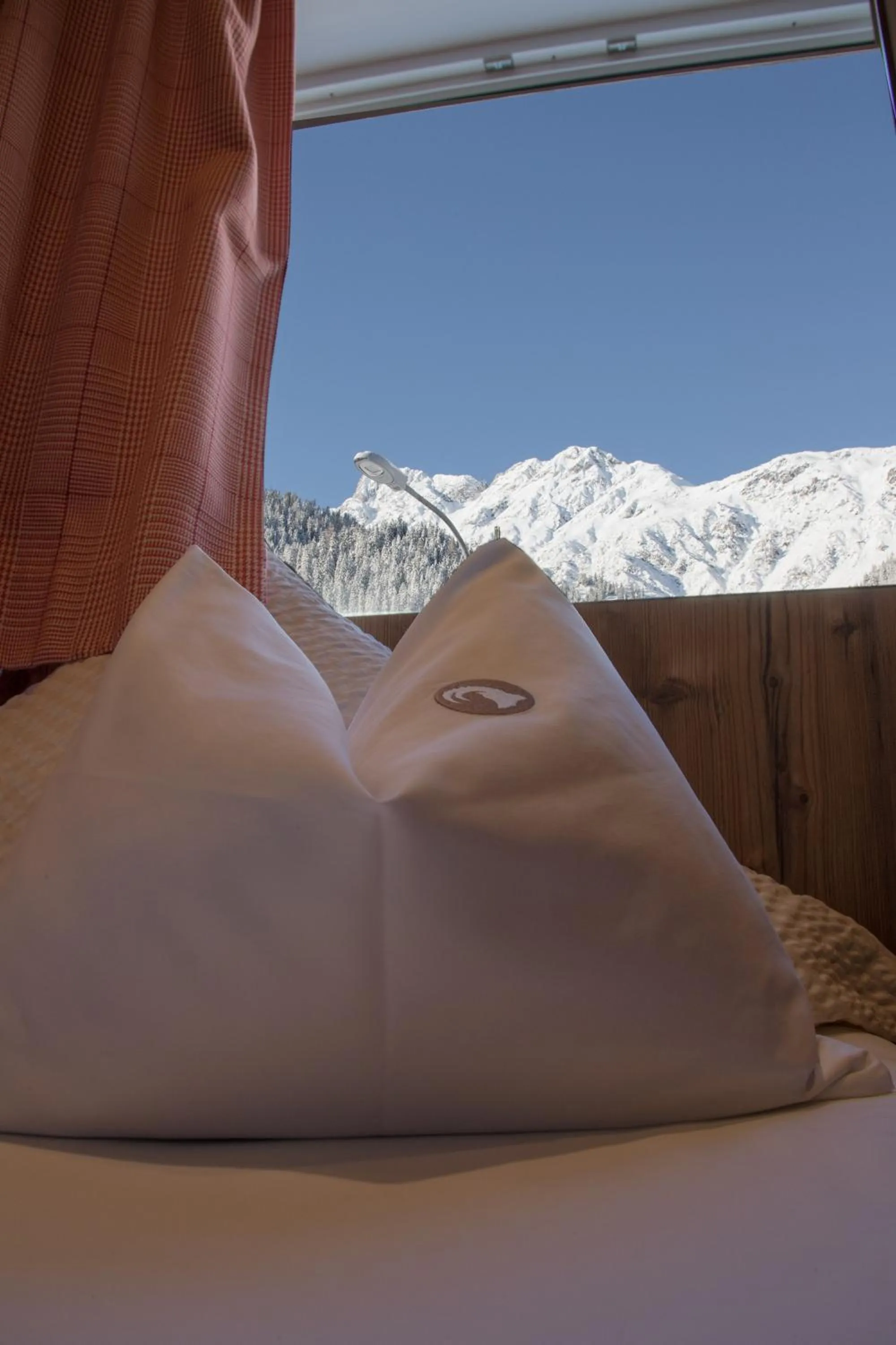 Photo of the whole room, Bed in Pension der Steinbock - das 300 Jahre alte Bauernhaus - TIROL