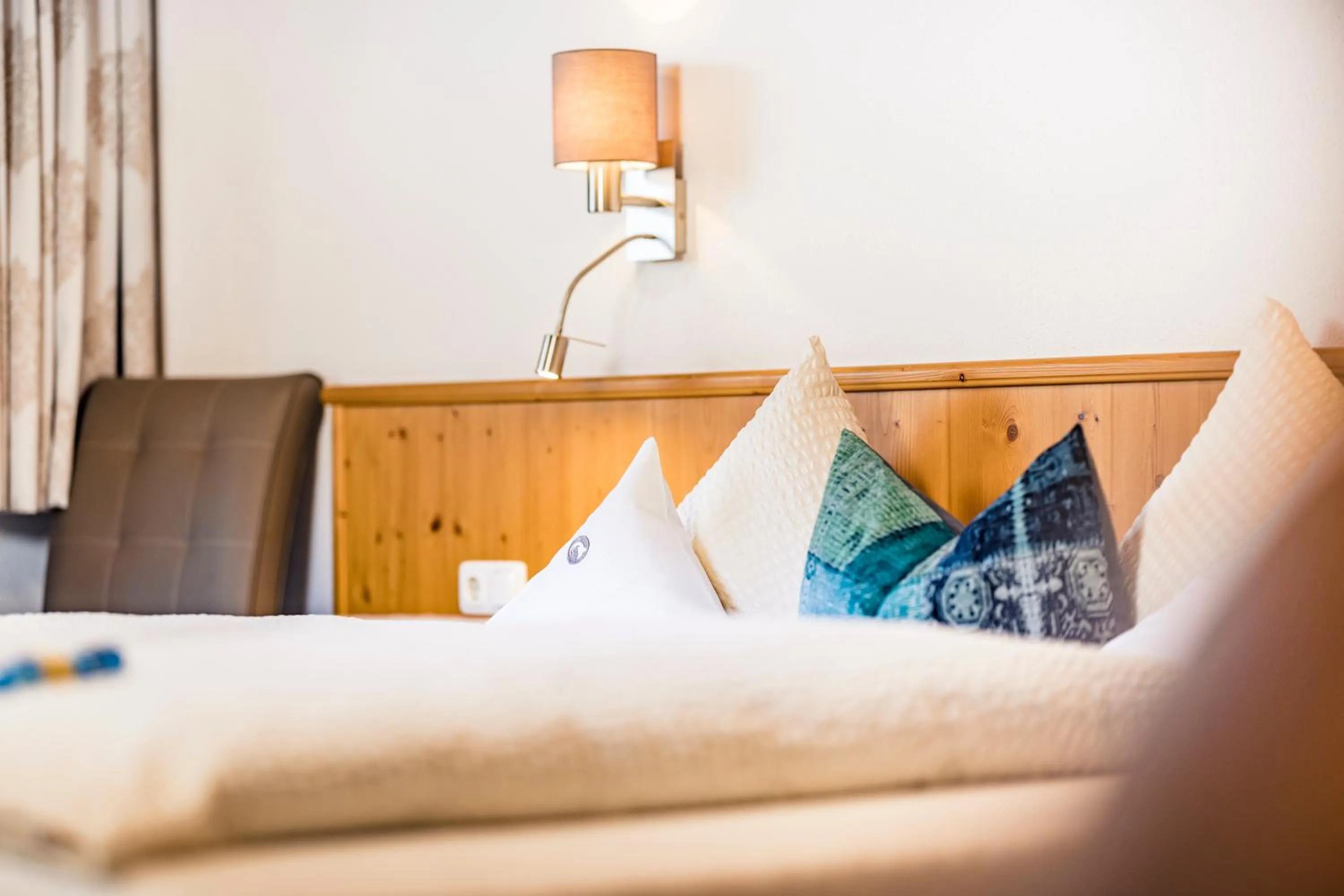 Bed in Pension der Steinbock - das 300 Jahre alte Bauernhaus - TIROL