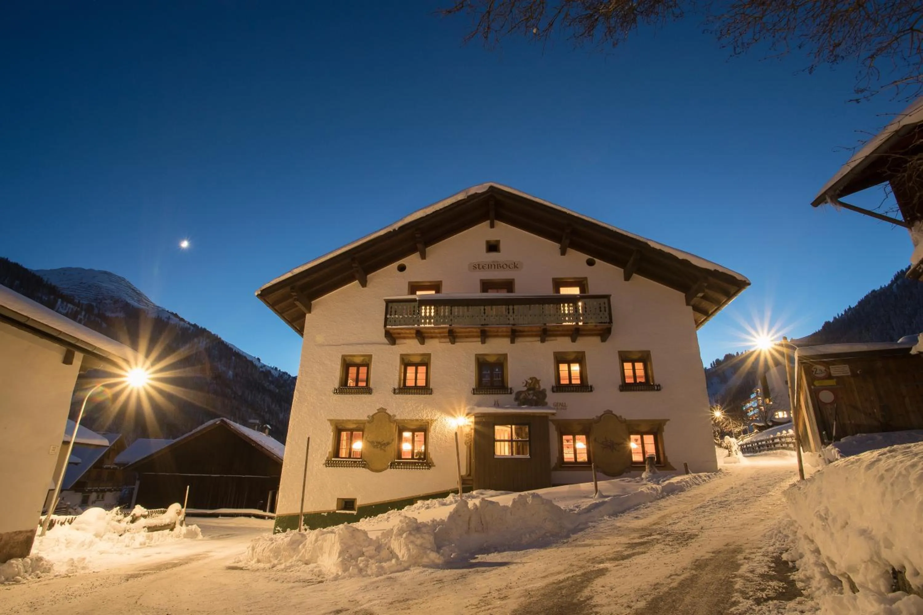 Facade/entrance in Pension der Steinbock - das 300 Jahre alte Bauernhaus - TIROL