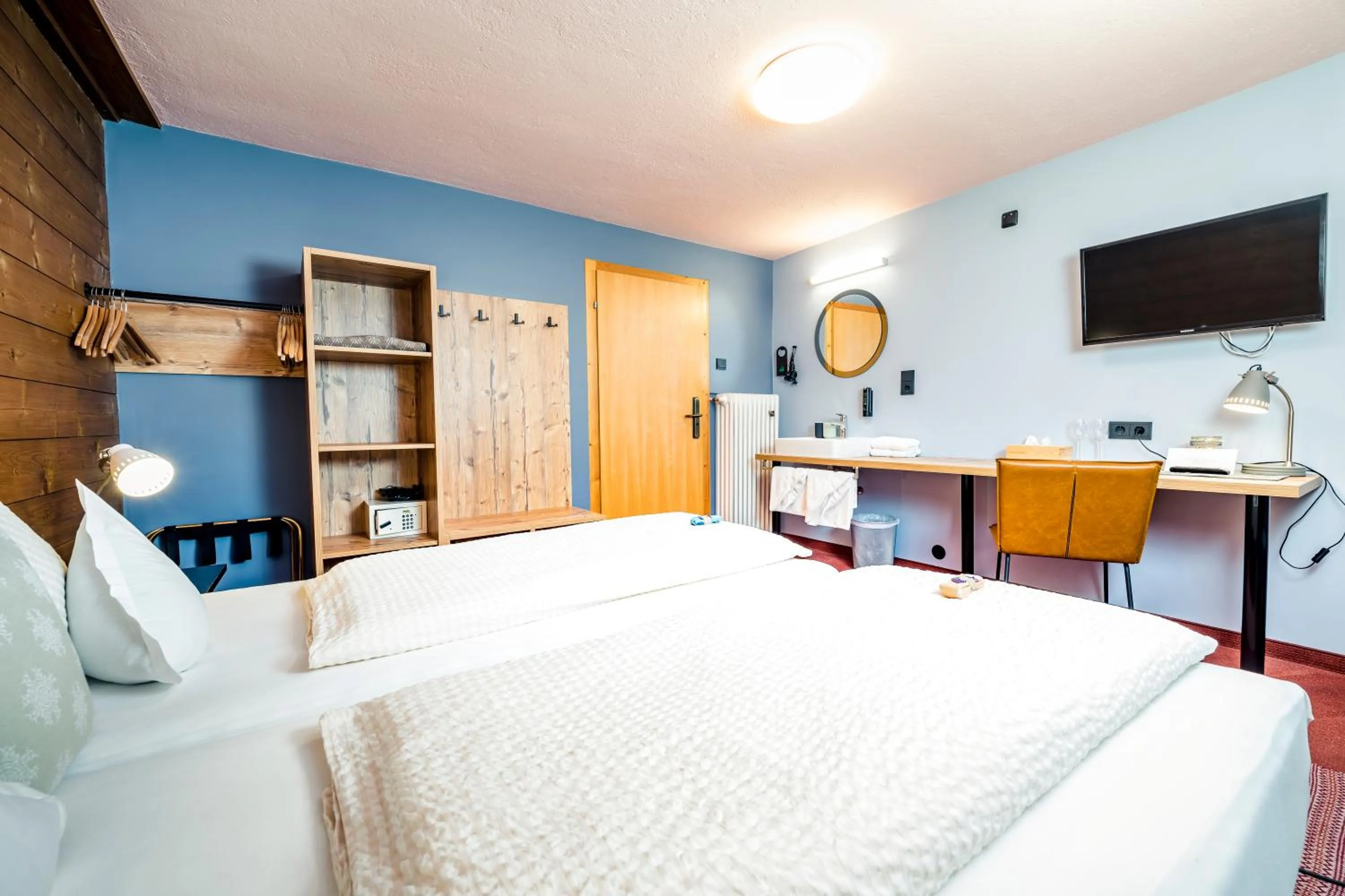 Bed in Pension der Steinbock - das 300 Jahre alte Bauernhaus - TIROL