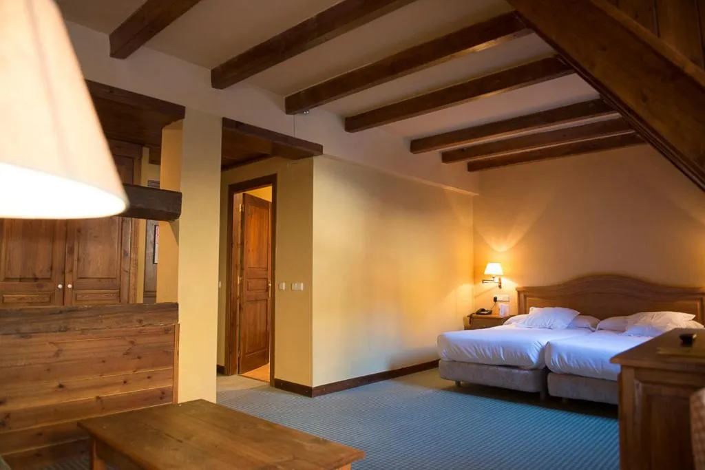 Photo of the whole room, Bed in Hotel Chalet Bassibe