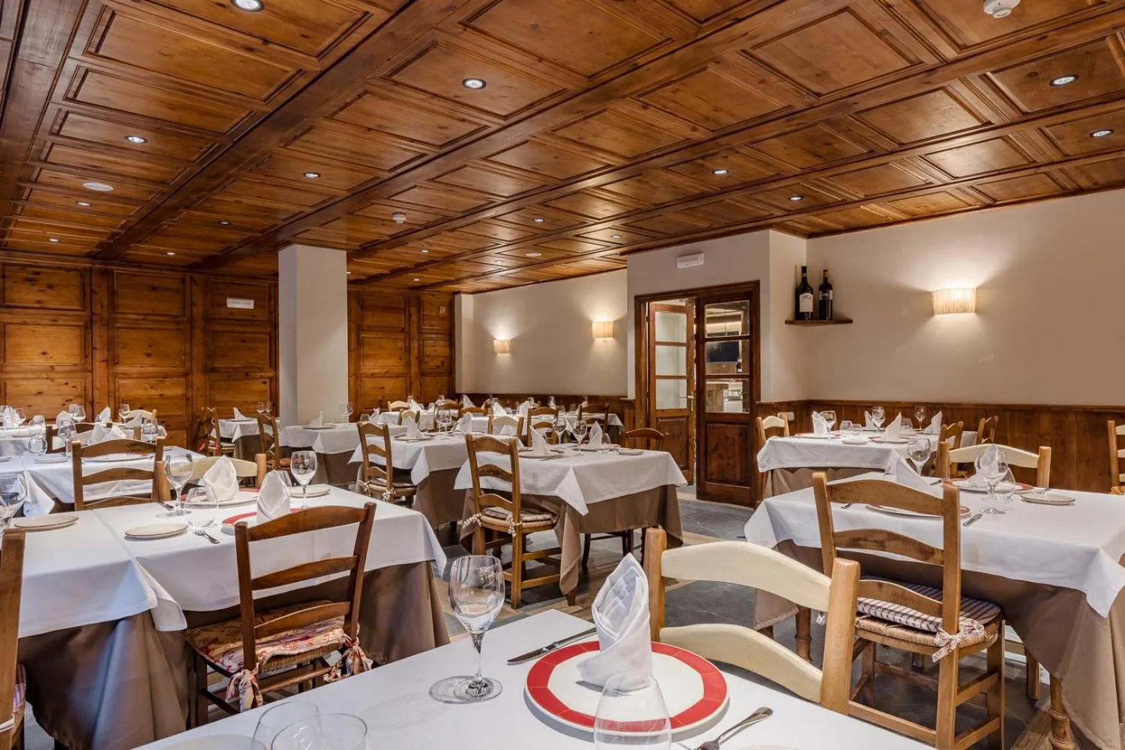 Restaurant/places to eat in Hotel Chalet Bassibe