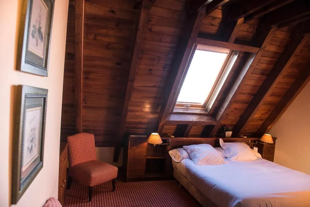 Bed in Hotel Chalet Bassibe