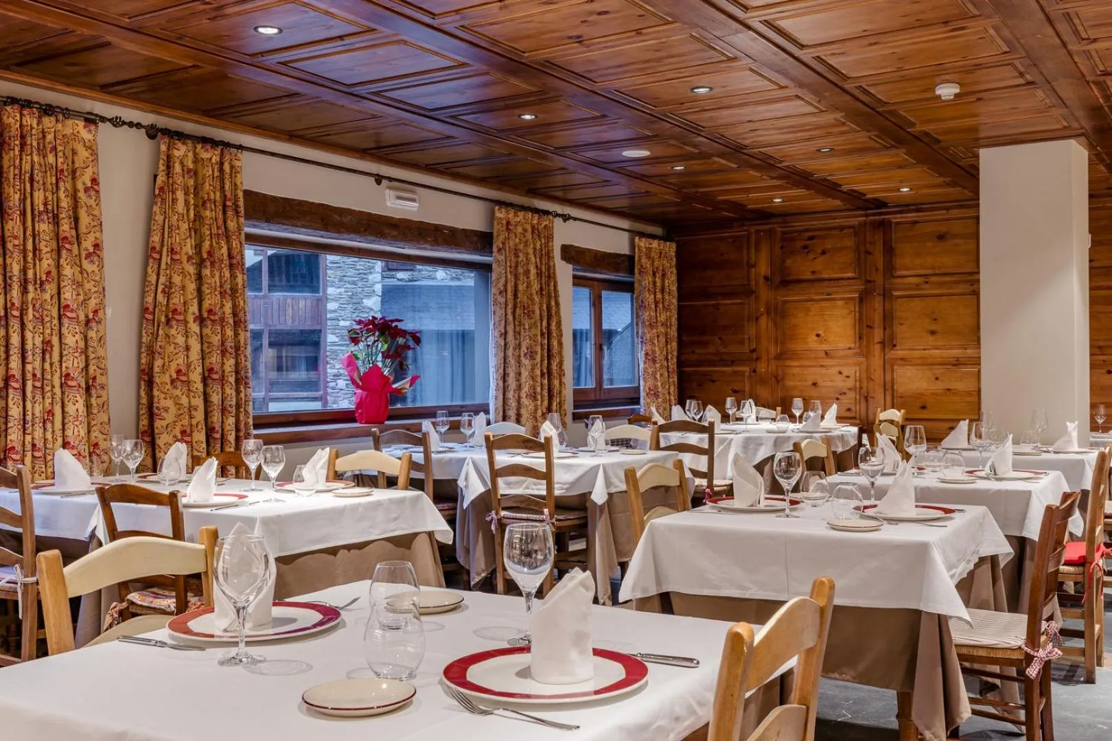 Restaurant/places to eat in Hotel Chalet Bassibe