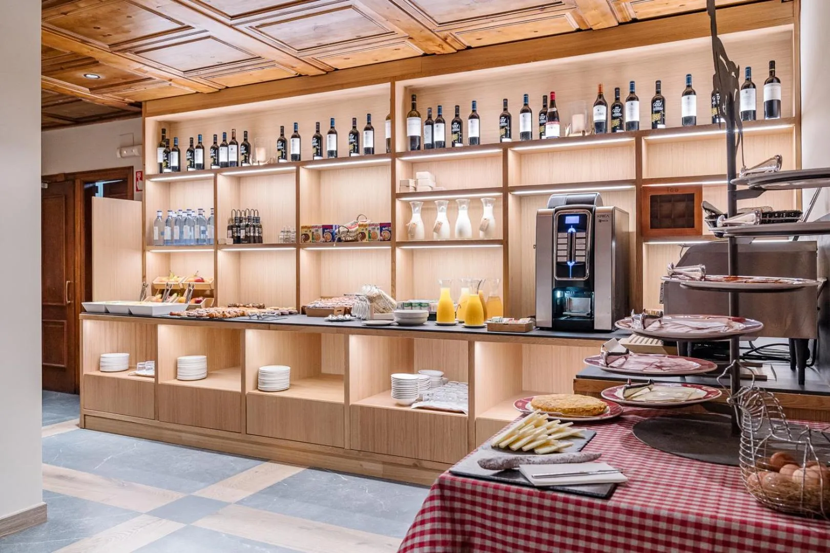 Breakfast in Hotel Chalet Bassibe