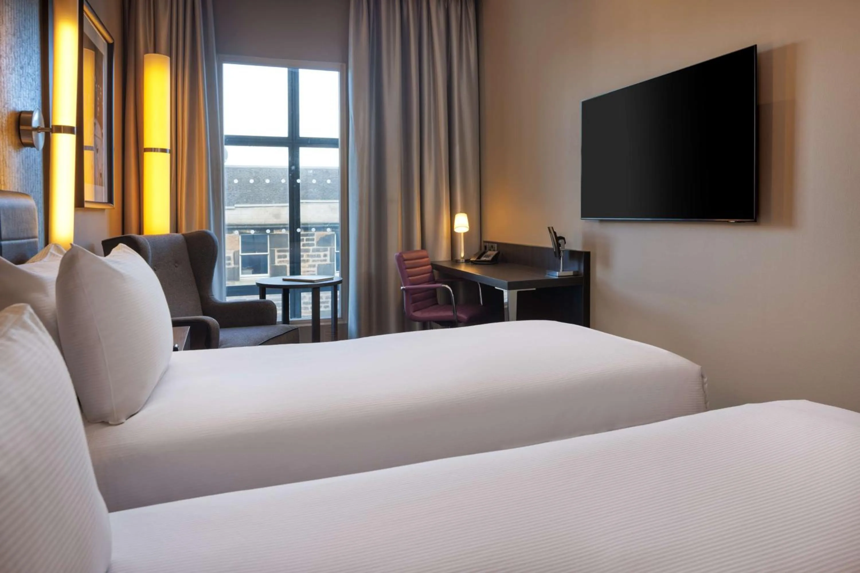 Bedroom, Bed in Doubletree by Hilton Edinburgh City Centre