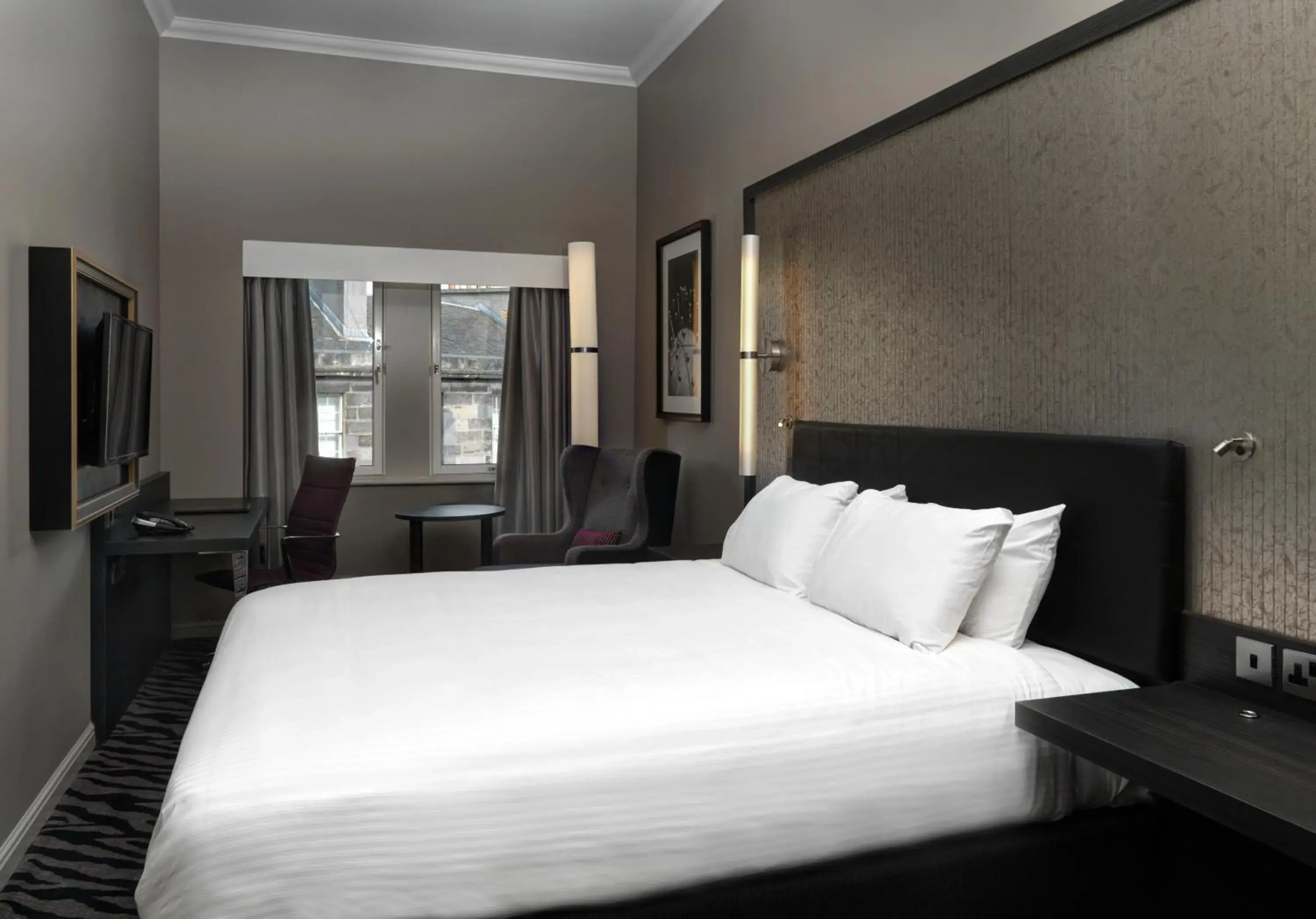 King Deluxe Room with Castle View in Doubletree by Hilton Edinburgh City Centre King Deluxe Room with Castle View in Doubletree by Hilton Edinburgh City Centre