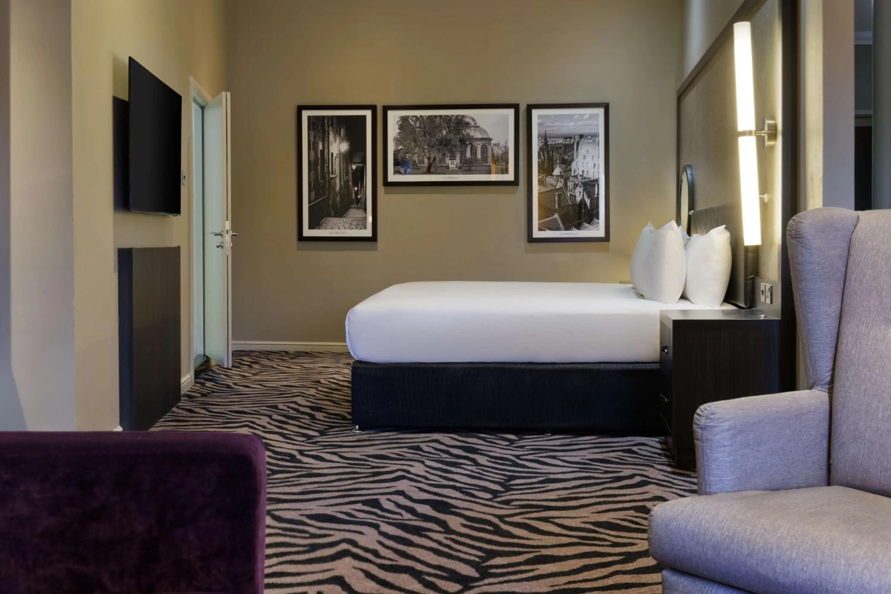 Bed in Doubletree by Hilton Edinburgh City Centre