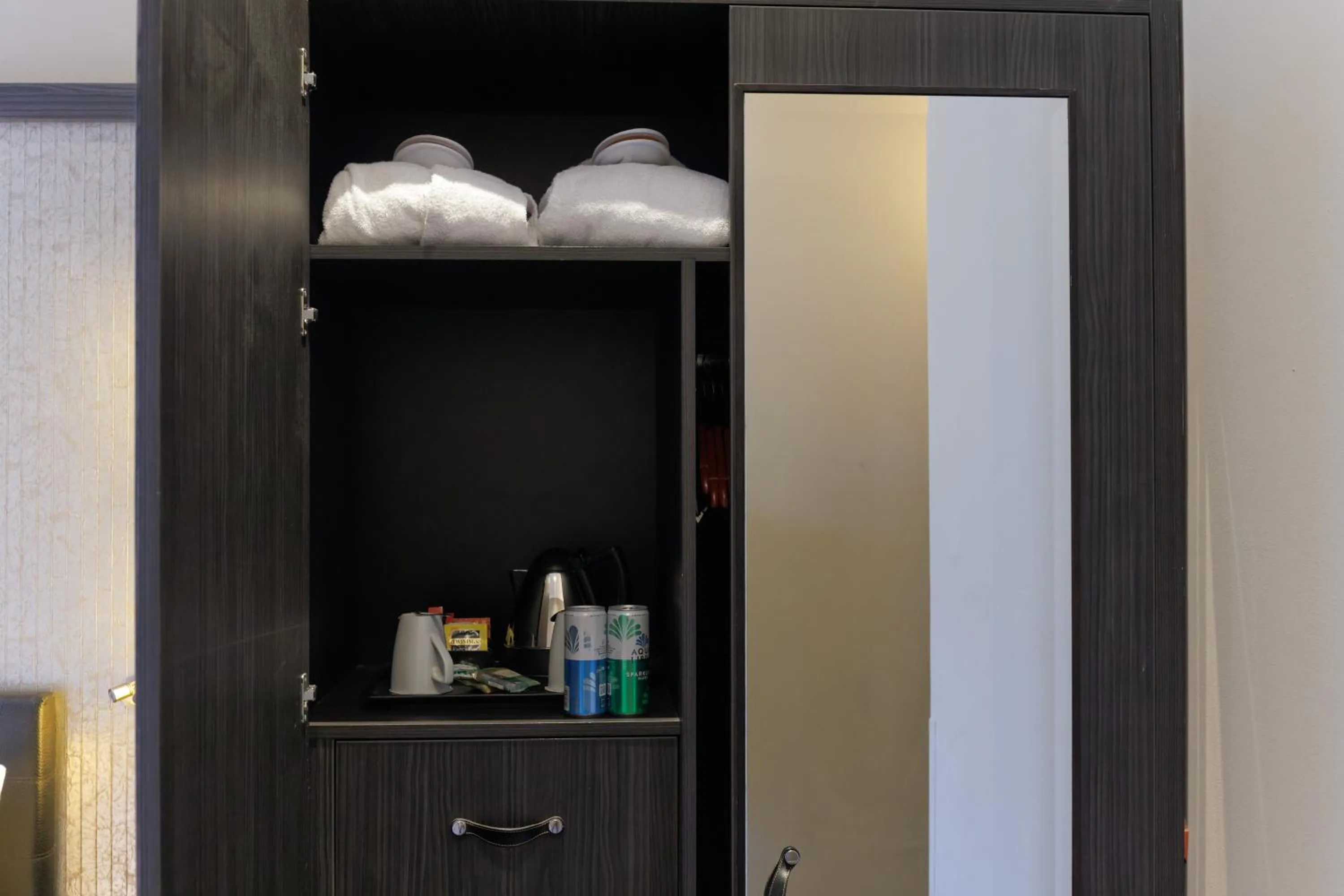 wardrobe in Doubletree by Hilton Edinburgh City Centre