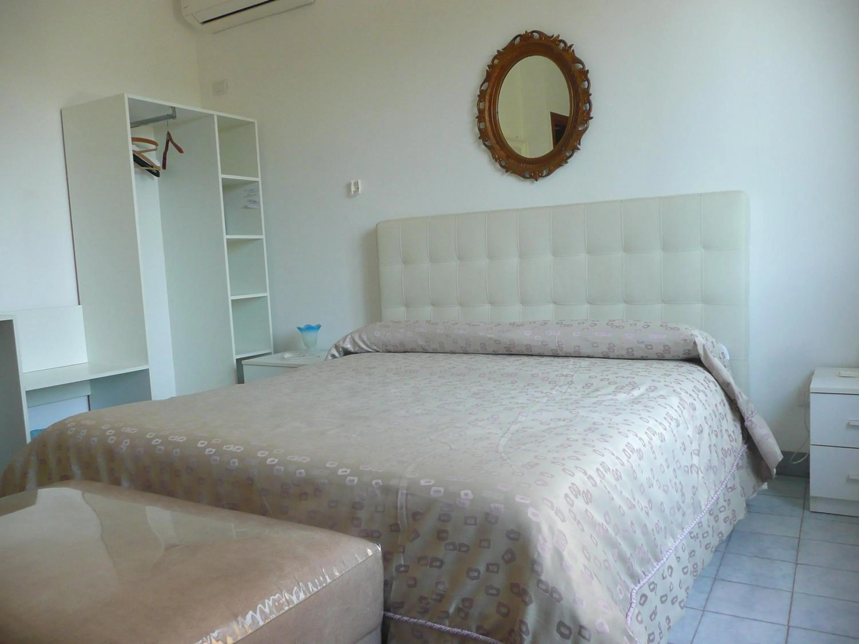 Photo of the whole room, Bed in Garden House Ercolano