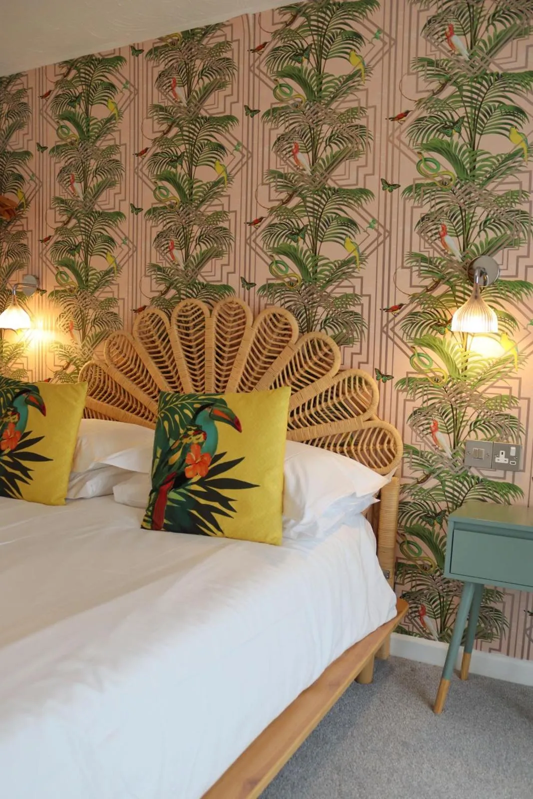 Bed in Porth Beach Hotel