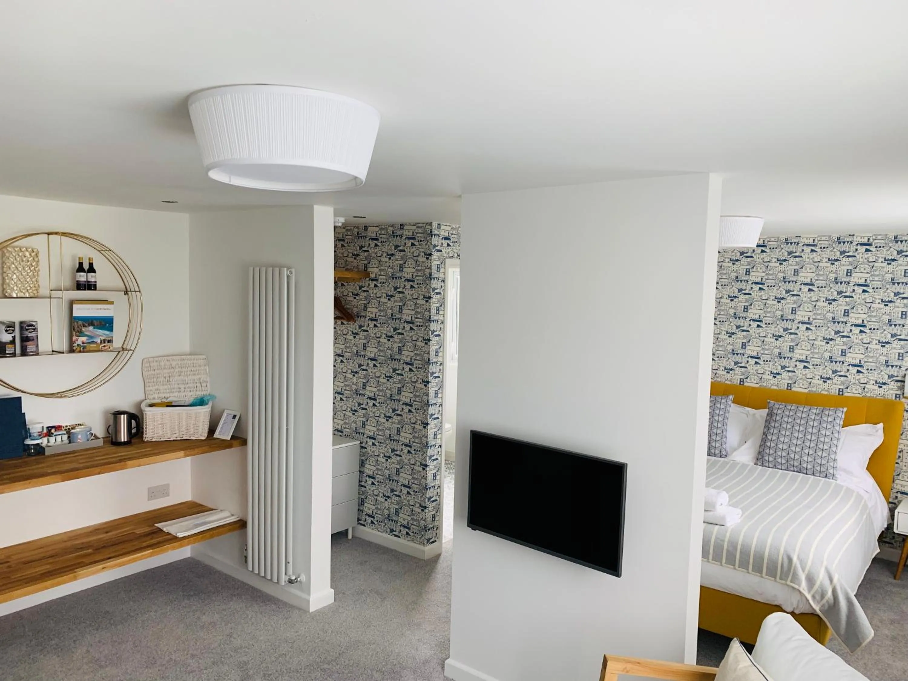 Seating area, Bed in Porth Beach Hotel