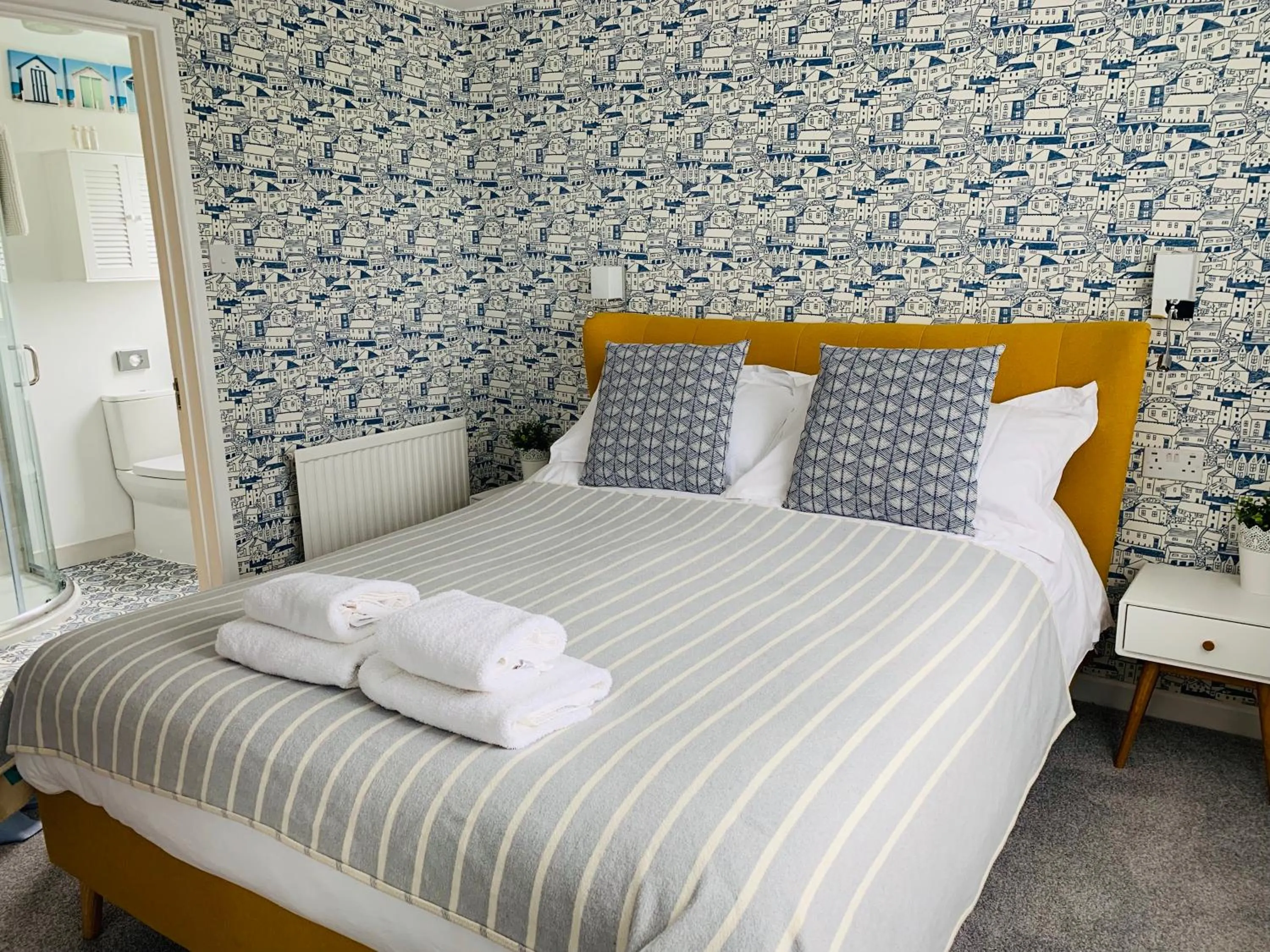 Bed in Porth Beach Hotel