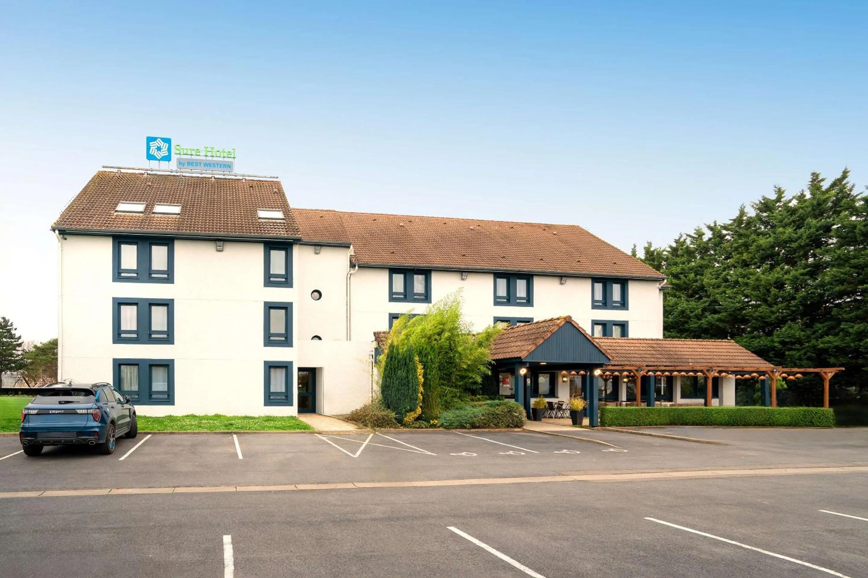 Property building in Sure Hotel by Best Western Rouvignies Valenciennes