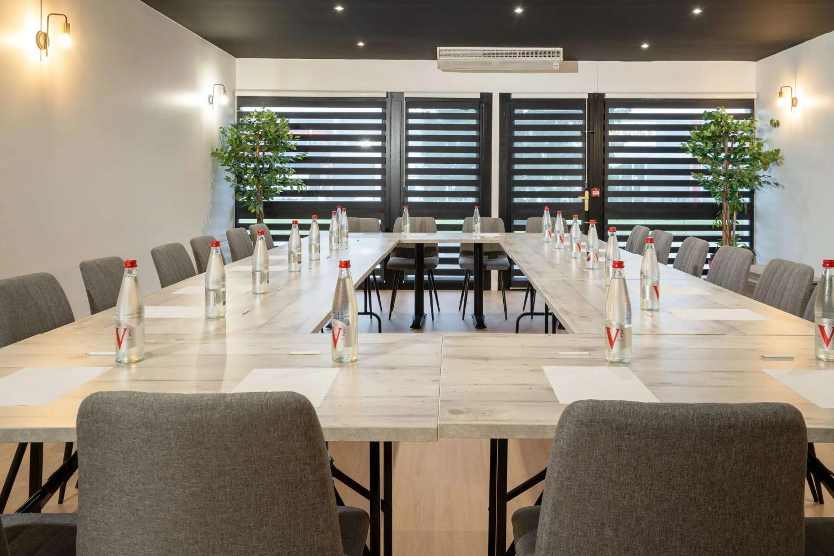 Meeting/conference room in Sure Hotel by Best Western Rouvignies Valenciennes