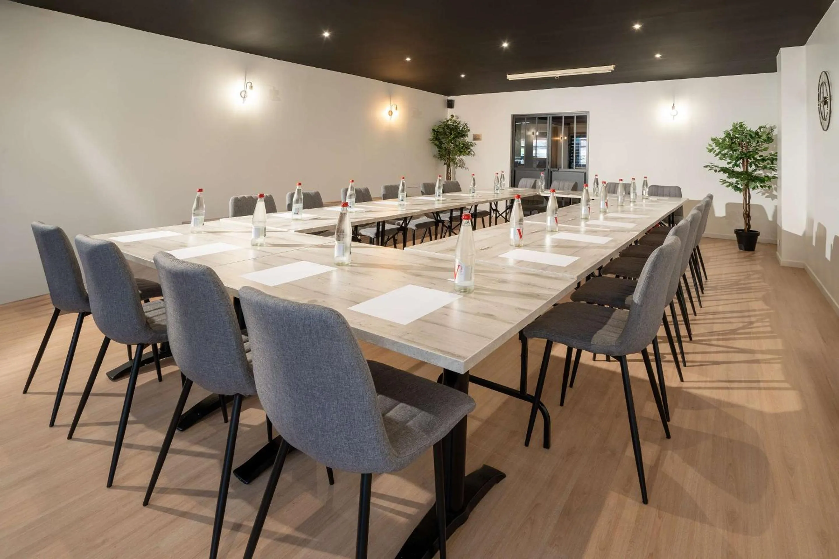Meeting/conference room in Sure Hotel by Best Western Rouvignies Valenciennes