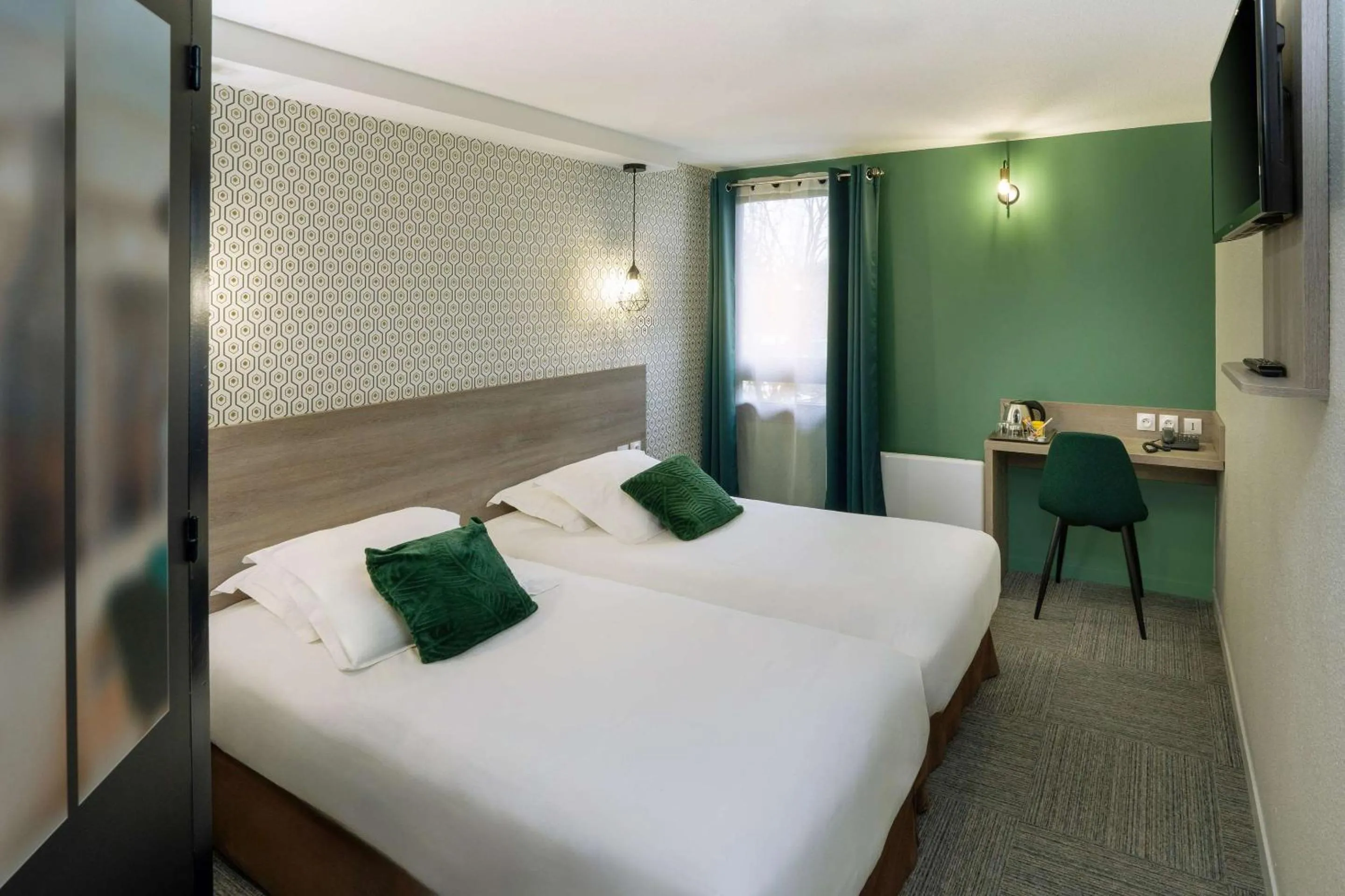 Bedroom, Bed in Sure Hotel by Best Western Rouvignies Valenciennes