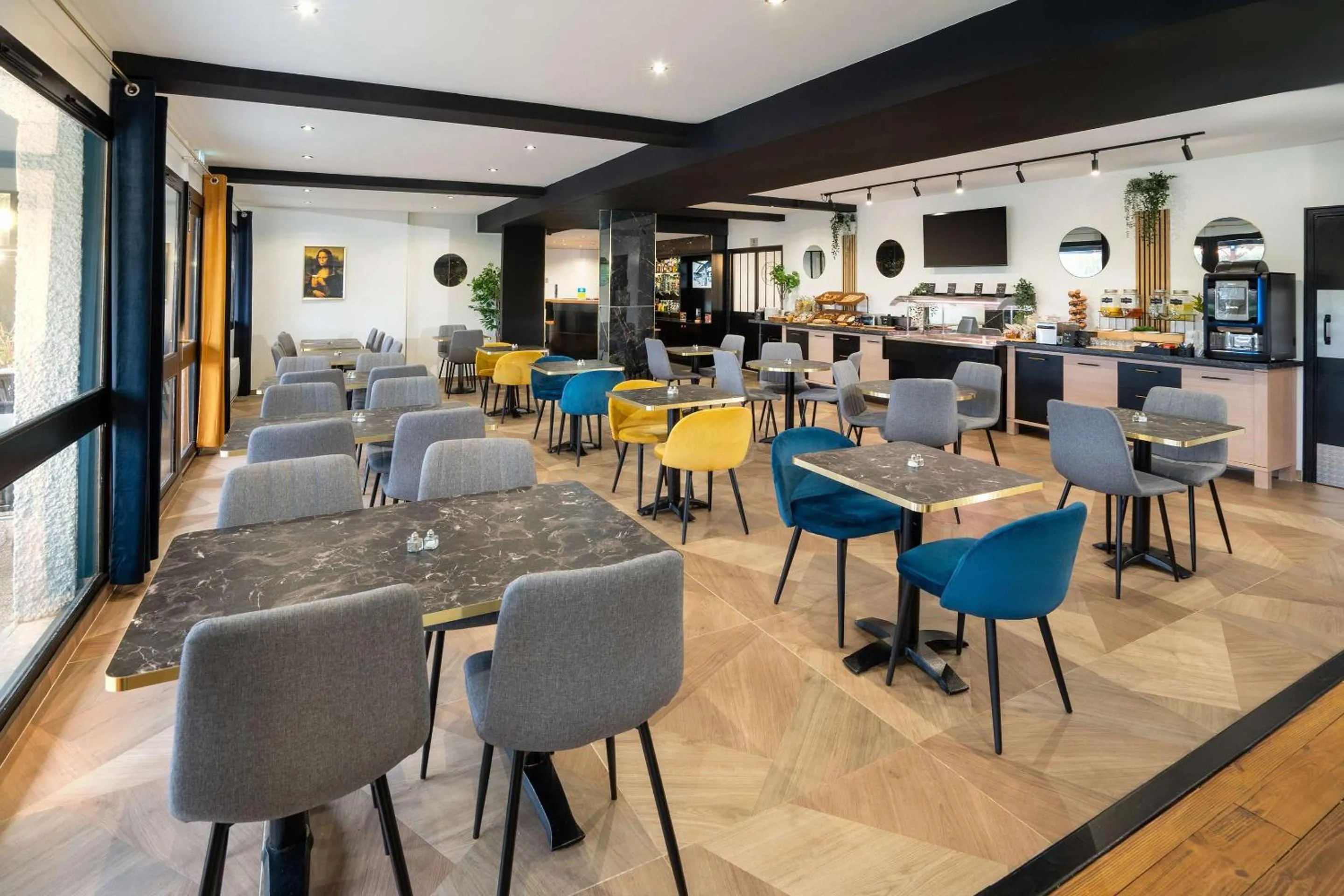 Restaurant/places to eat in Sure Hotel by Best Western Rouvignies Valenciennes