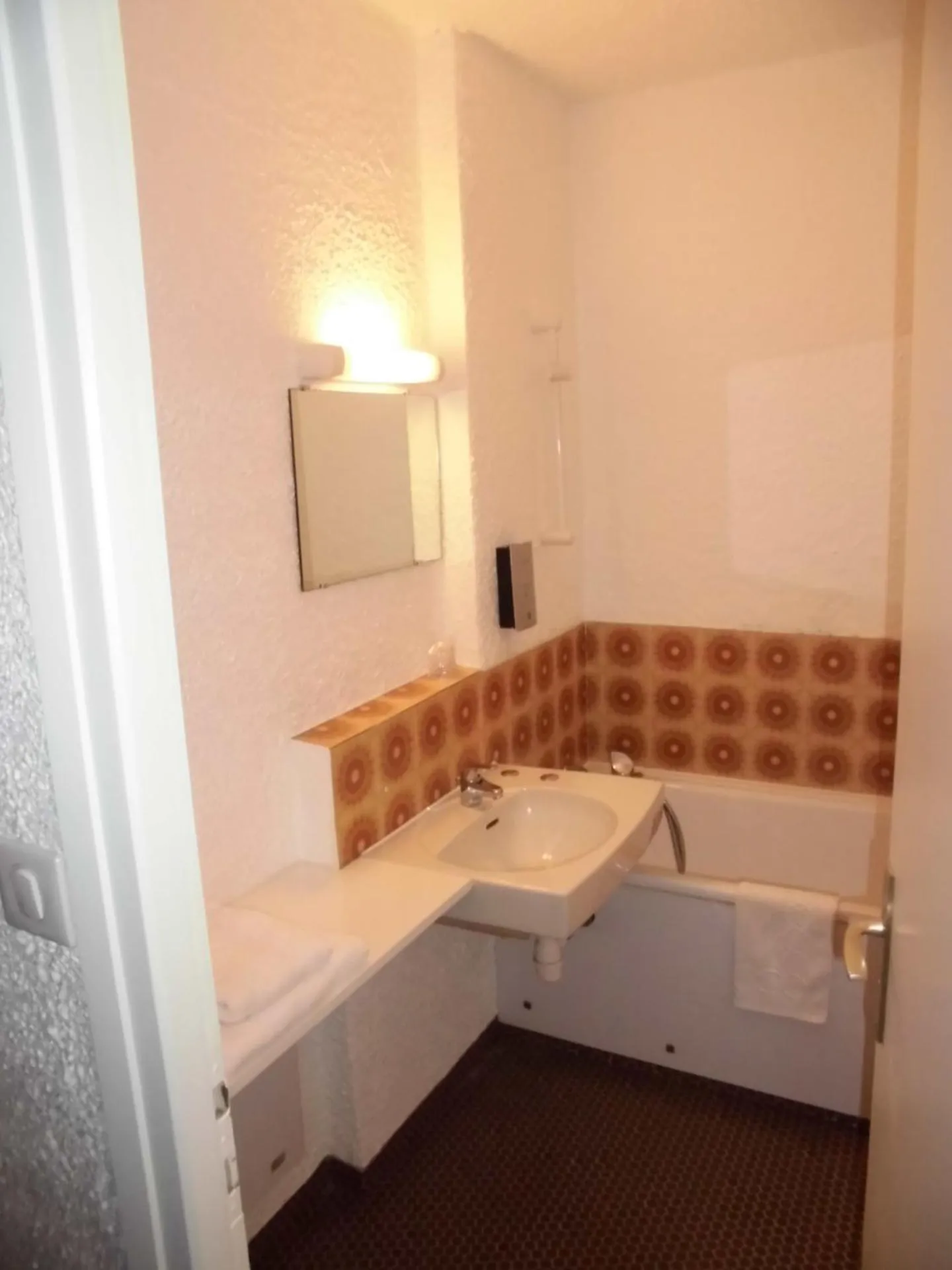 Bathroom in Cit'Hotel Le Challans