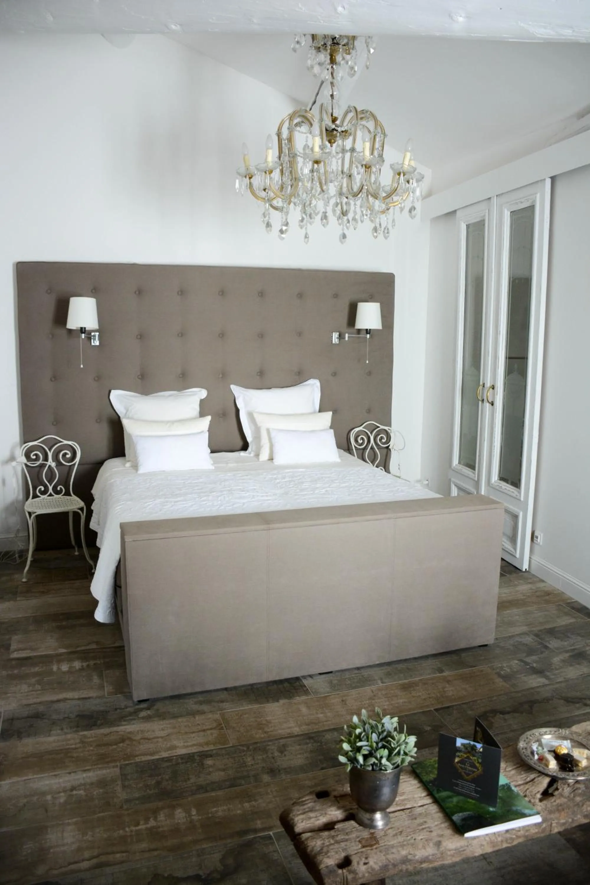 Photo of the whole room, Bed in Le Petit Chateau