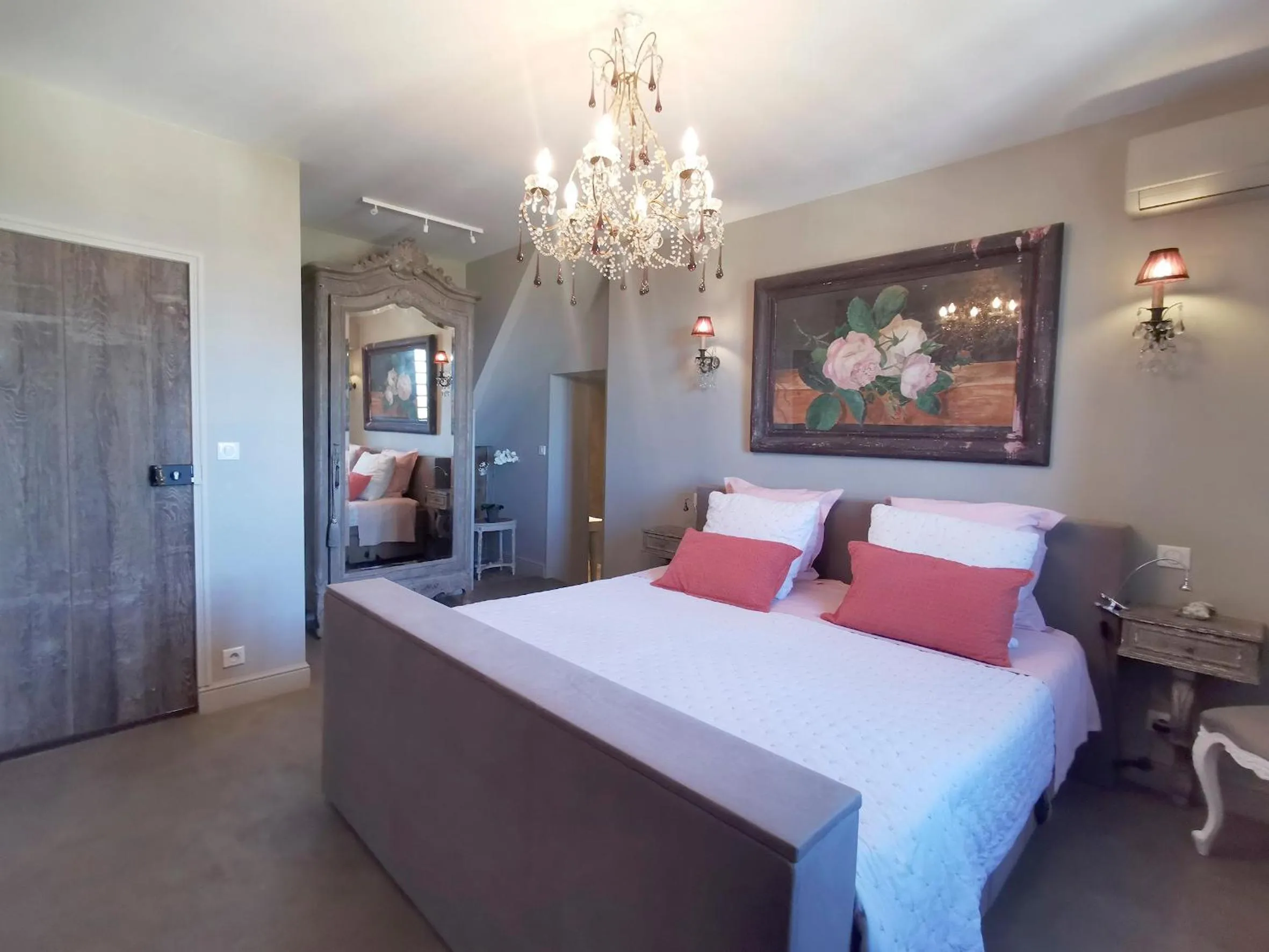 Bedroom, Bed in Le Petit Chateau