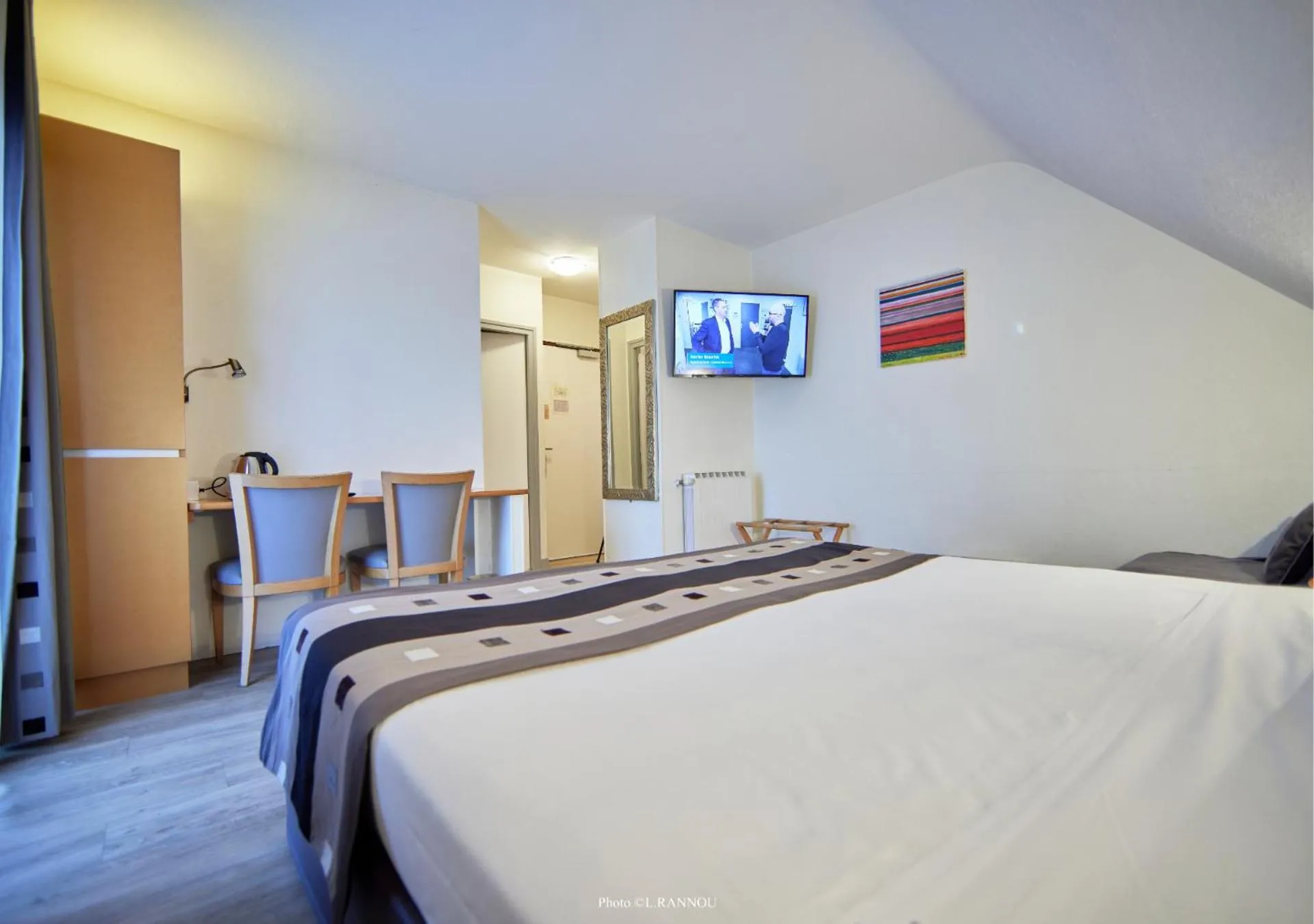 Bed in Logis Le Gavrinis