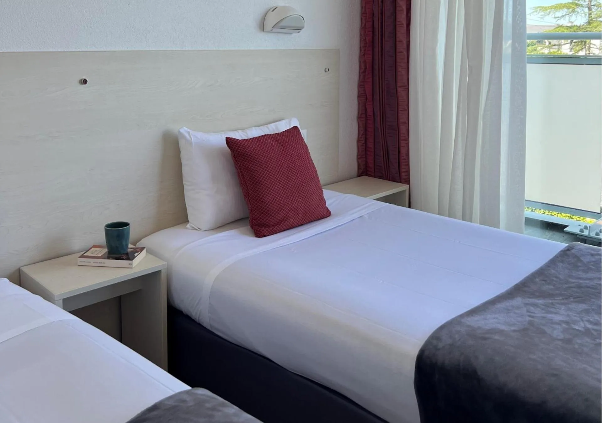 Bed in Logis Le Gavrinis