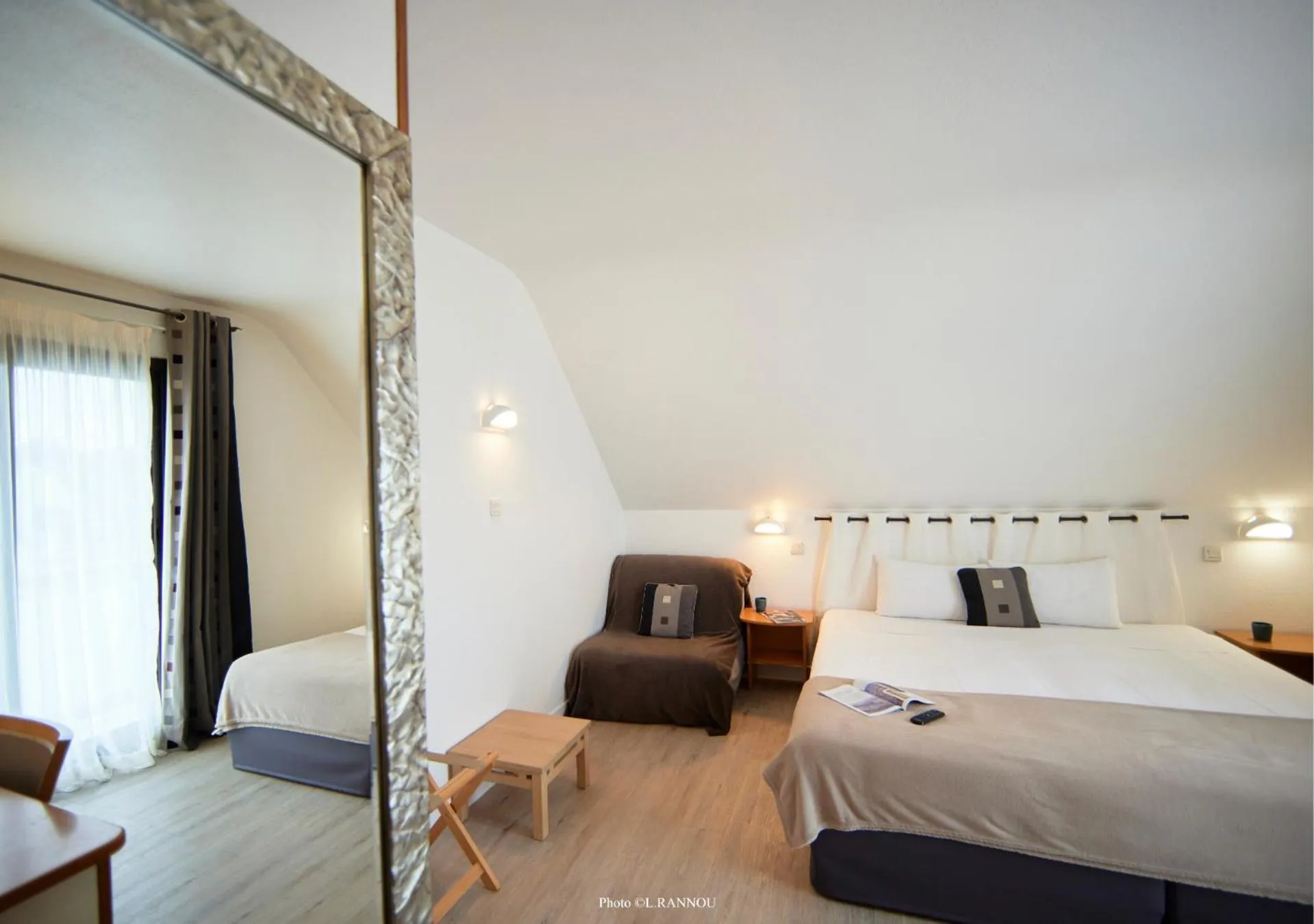 Bed in Logis Le Gavrinis