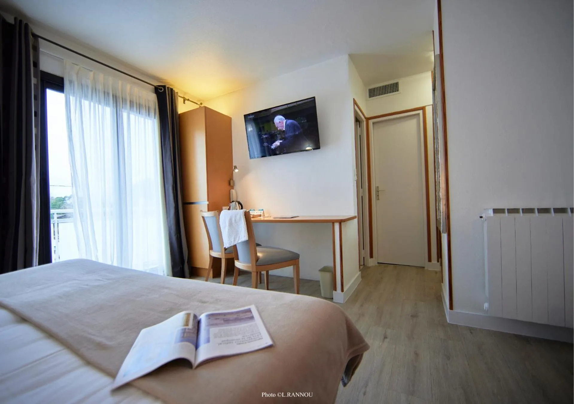 Bed in Logis Le Gavrinis