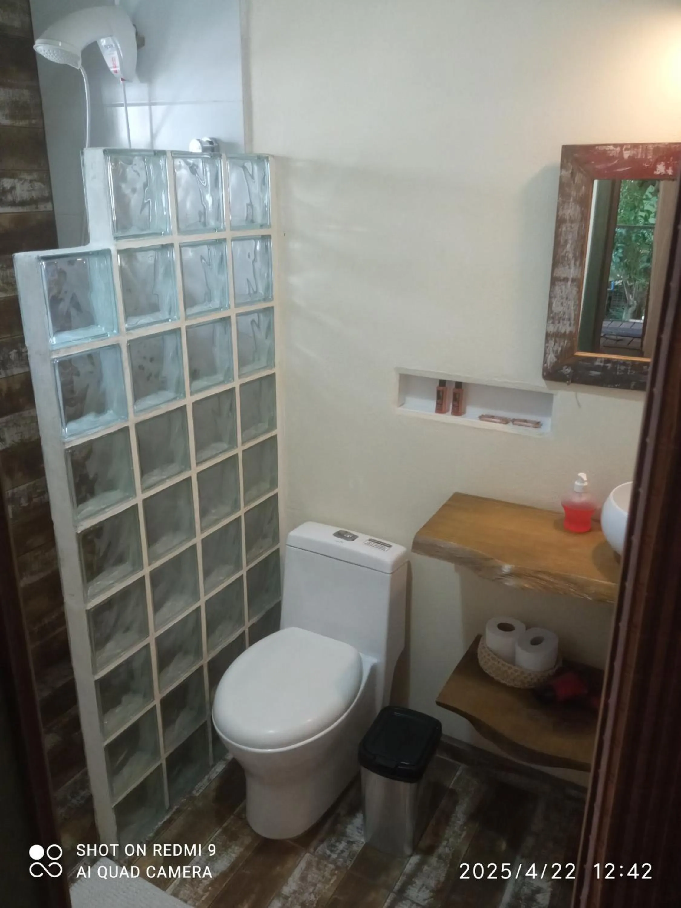 Toilet in Pousada Refúgio dos Pássaros