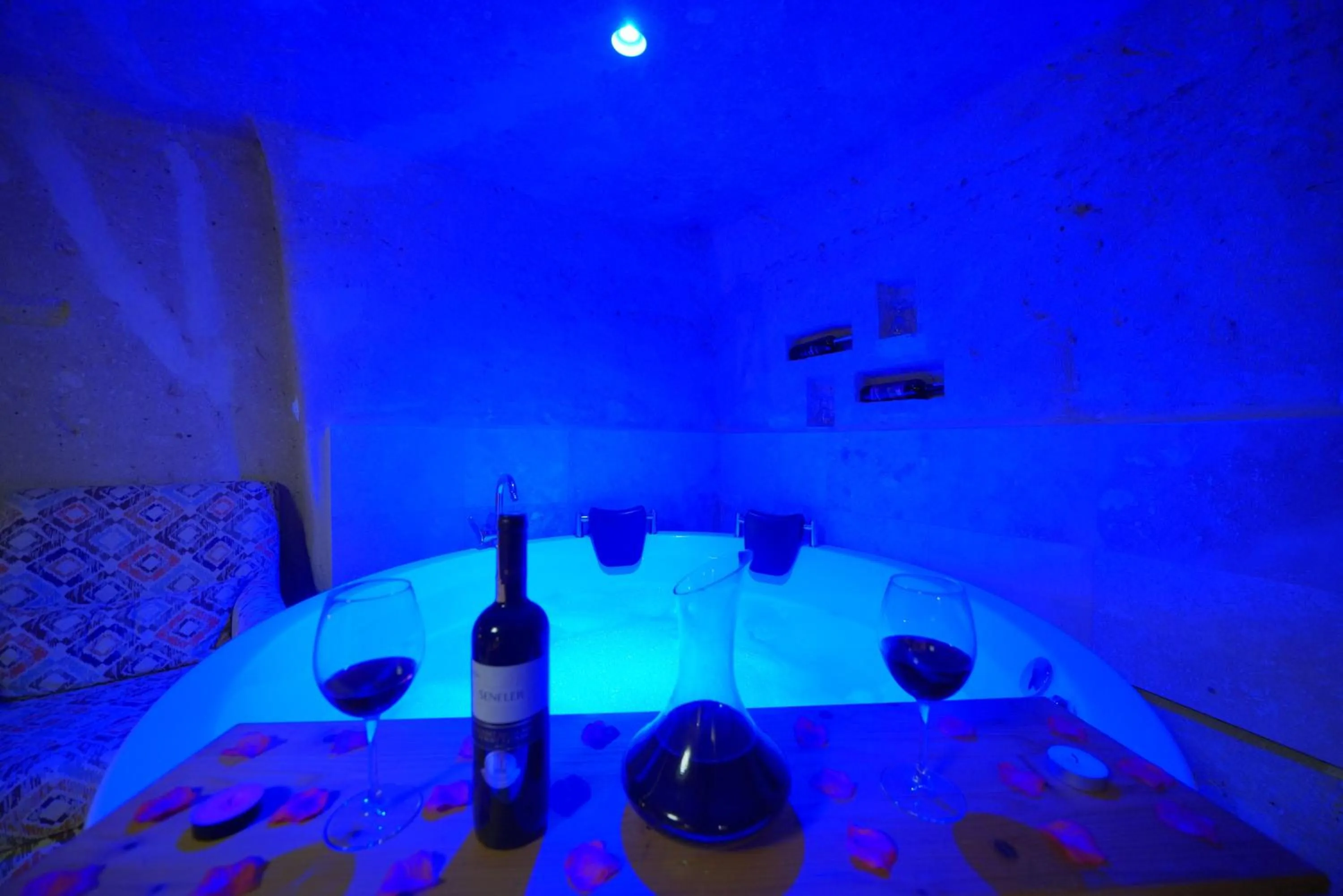 Hot Tub in Fosil Cave Hotel