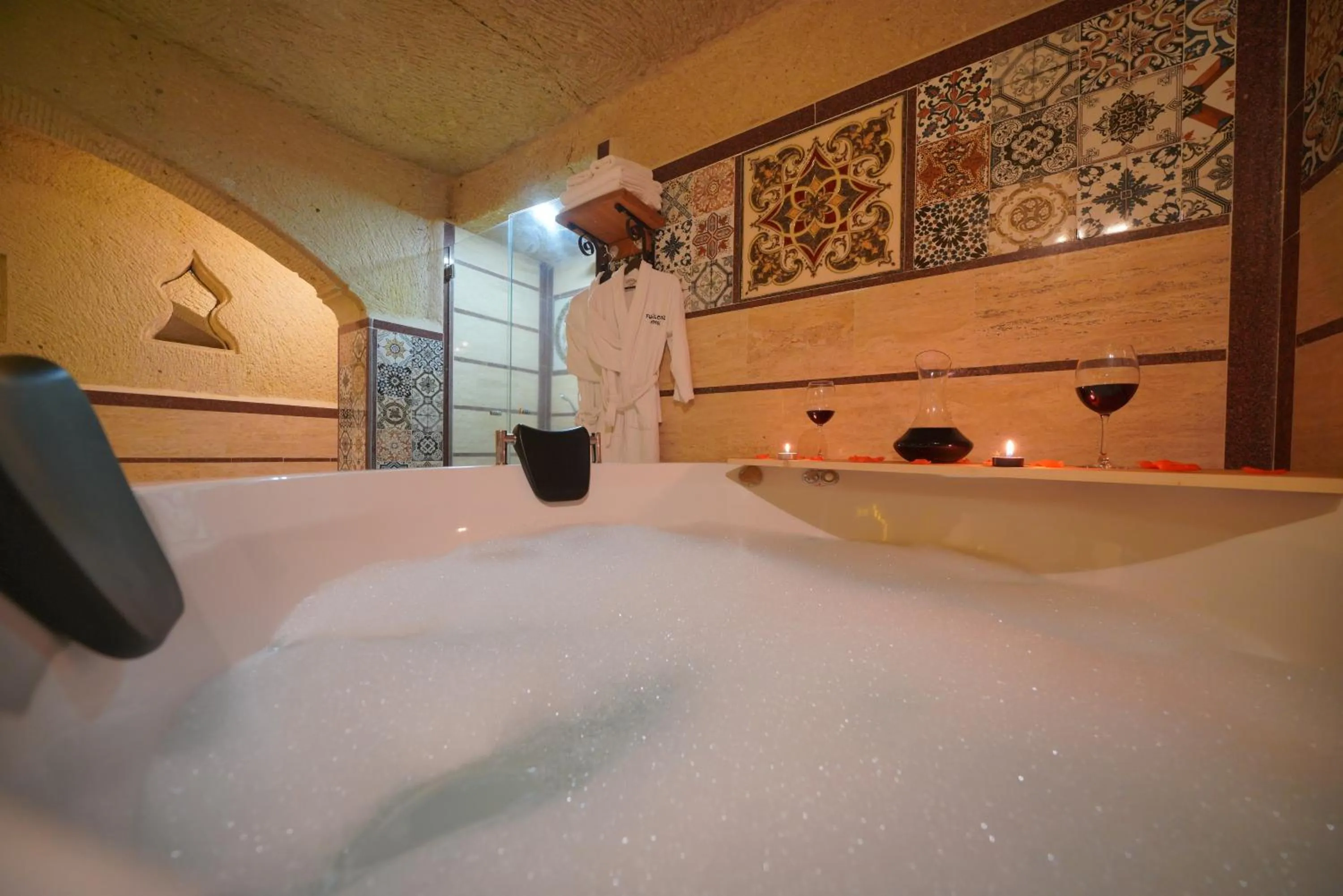 Bath in Fosil Cave Hotel