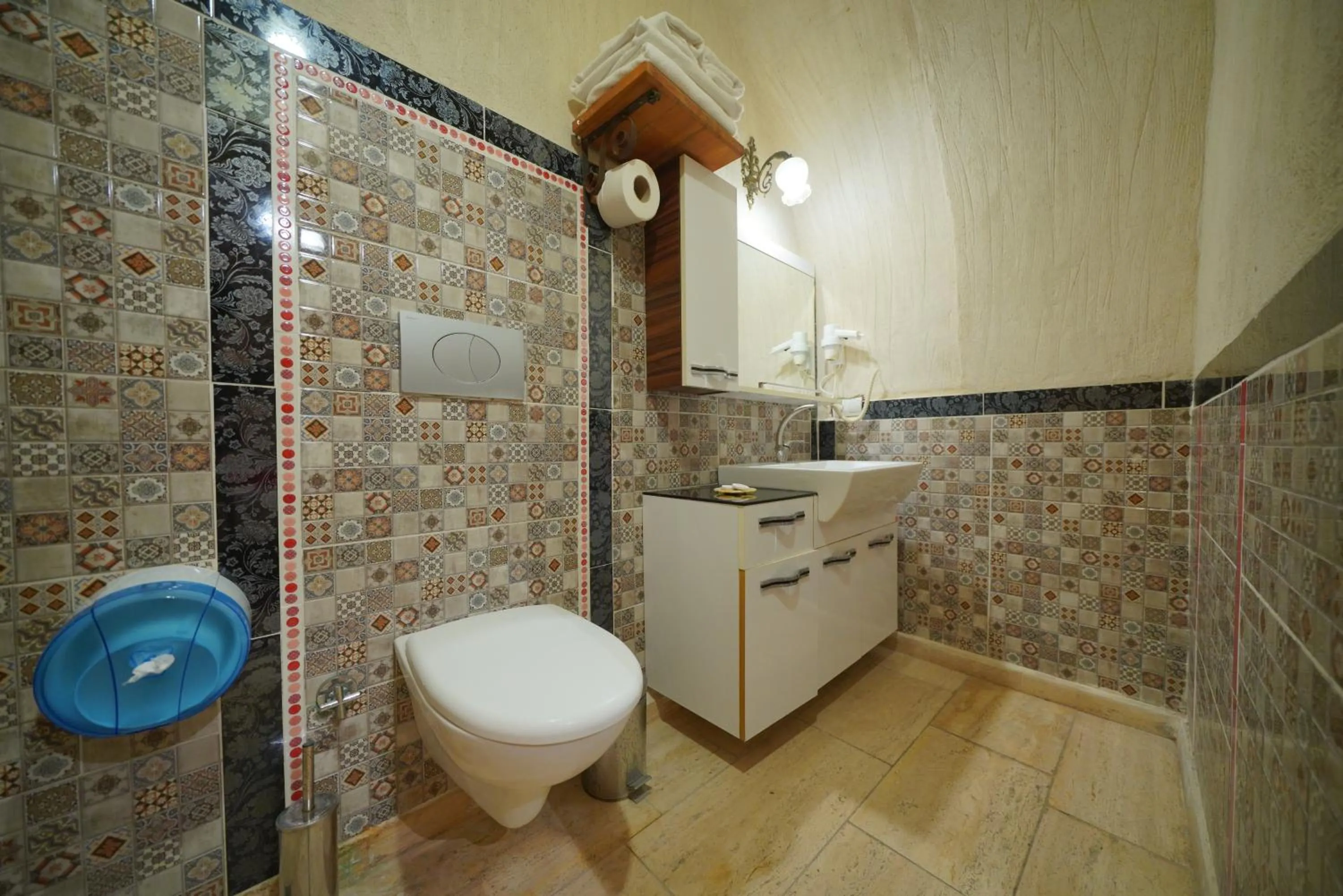 Toilet in Fosil Cave Hotel