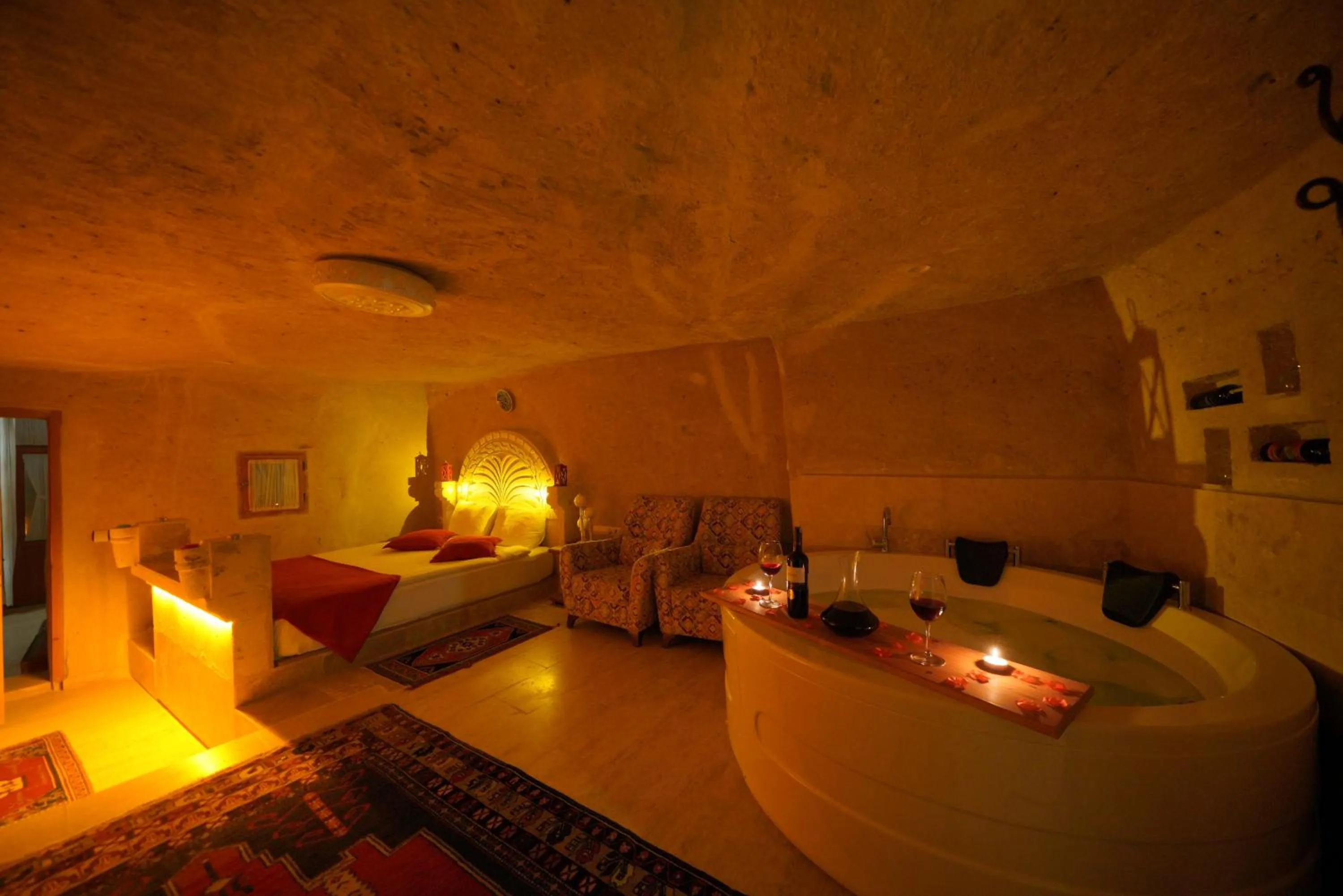 Property building, Bed in Fosil Cave Hotel