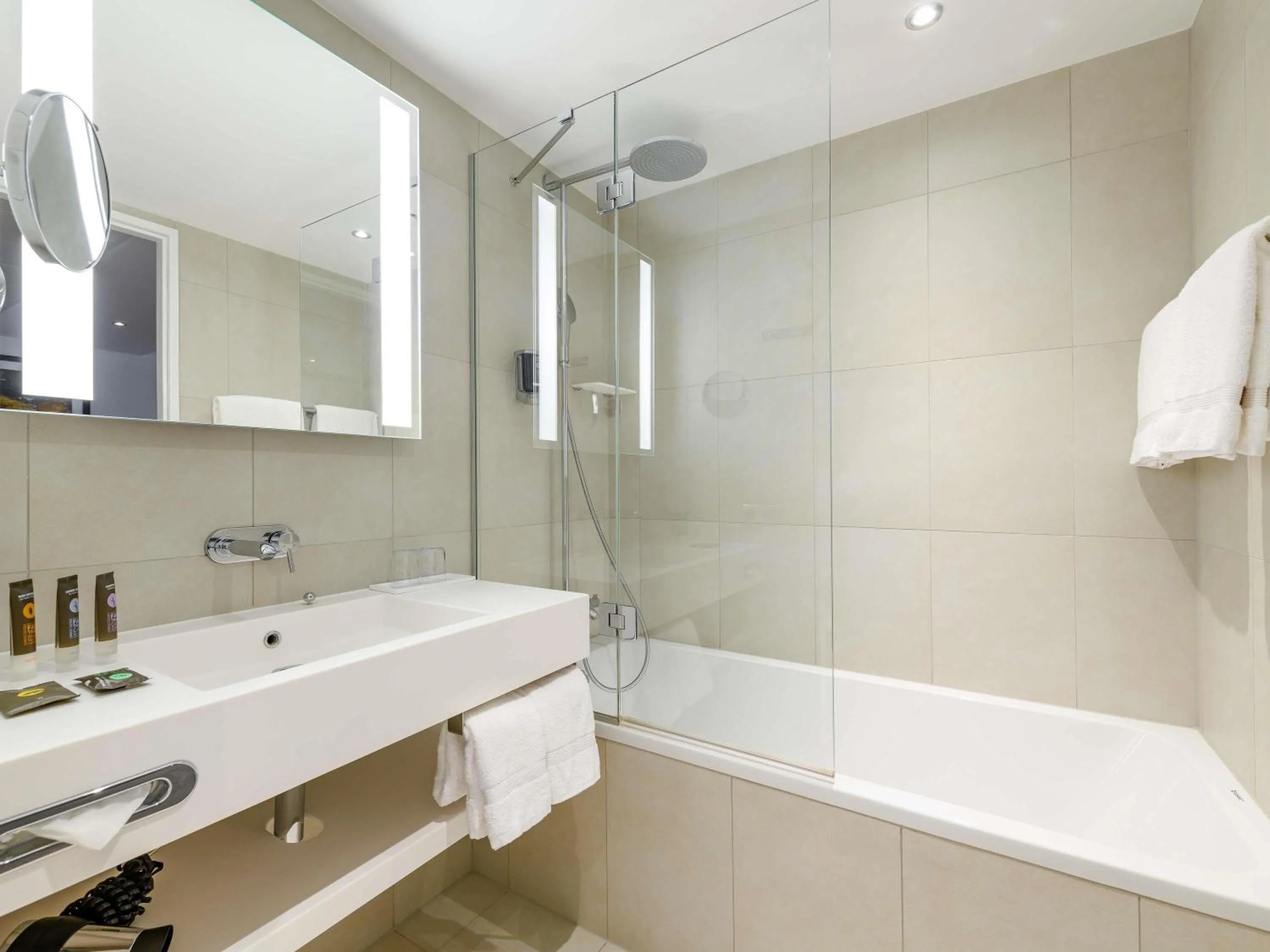 Bedroom in Novotel Wien Hauptbahnhof