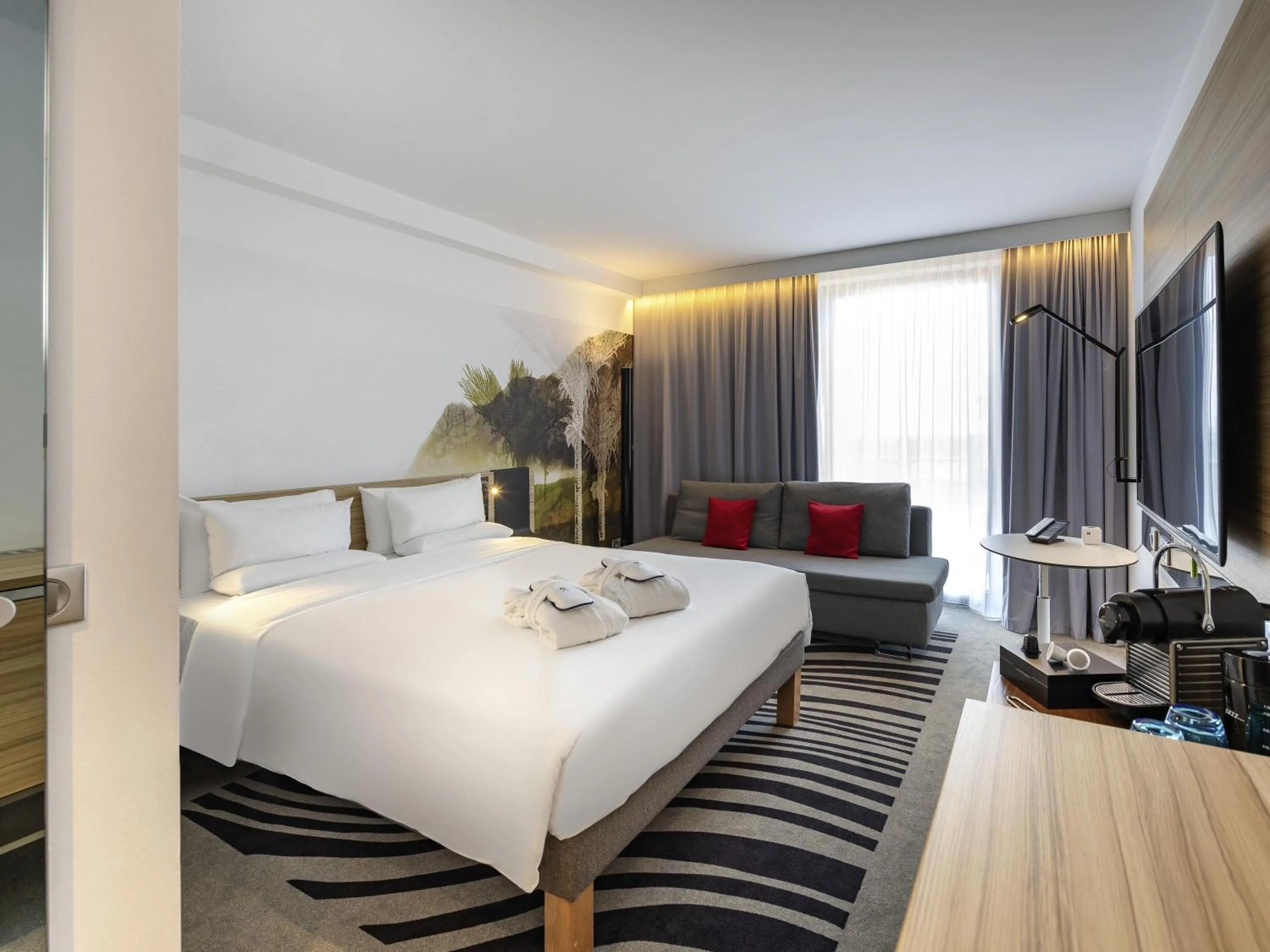 Bedroom, Bed in Novotel Wien Hauptbahnhof