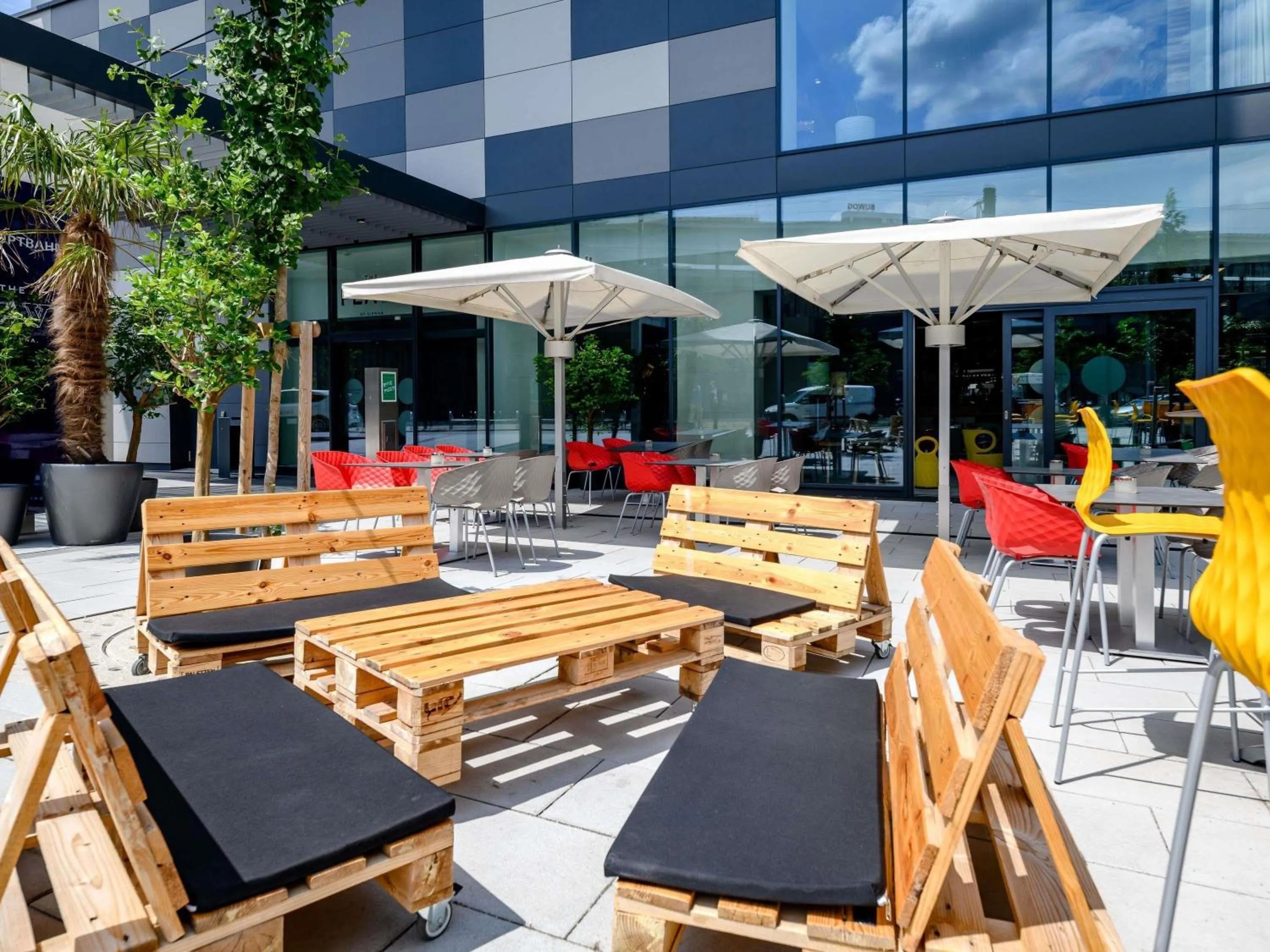 Lounge or bar in Novotel Wien Hauptbahnhof