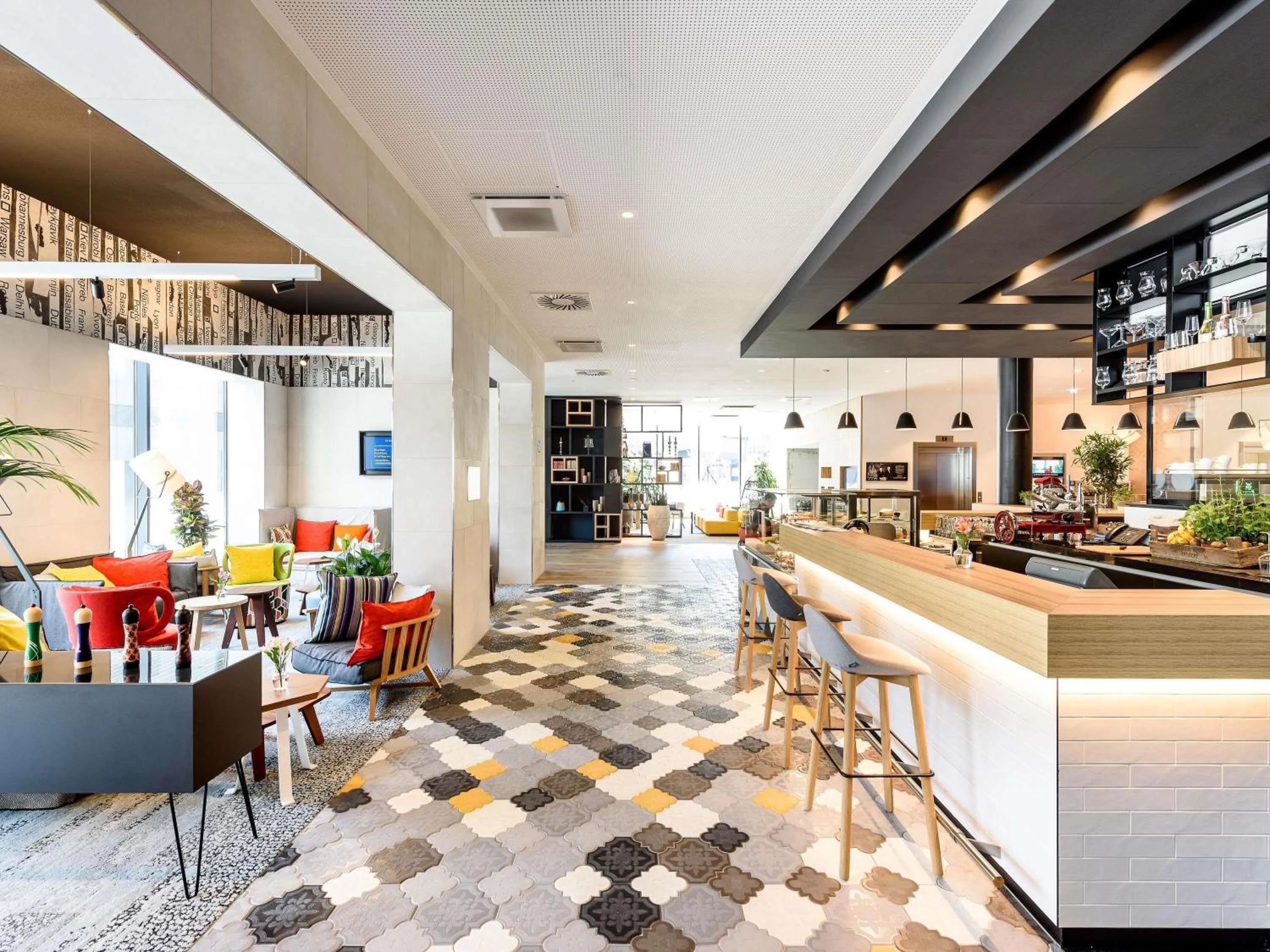 Lounge or bar in Novotel Wien Hauptbahnhof