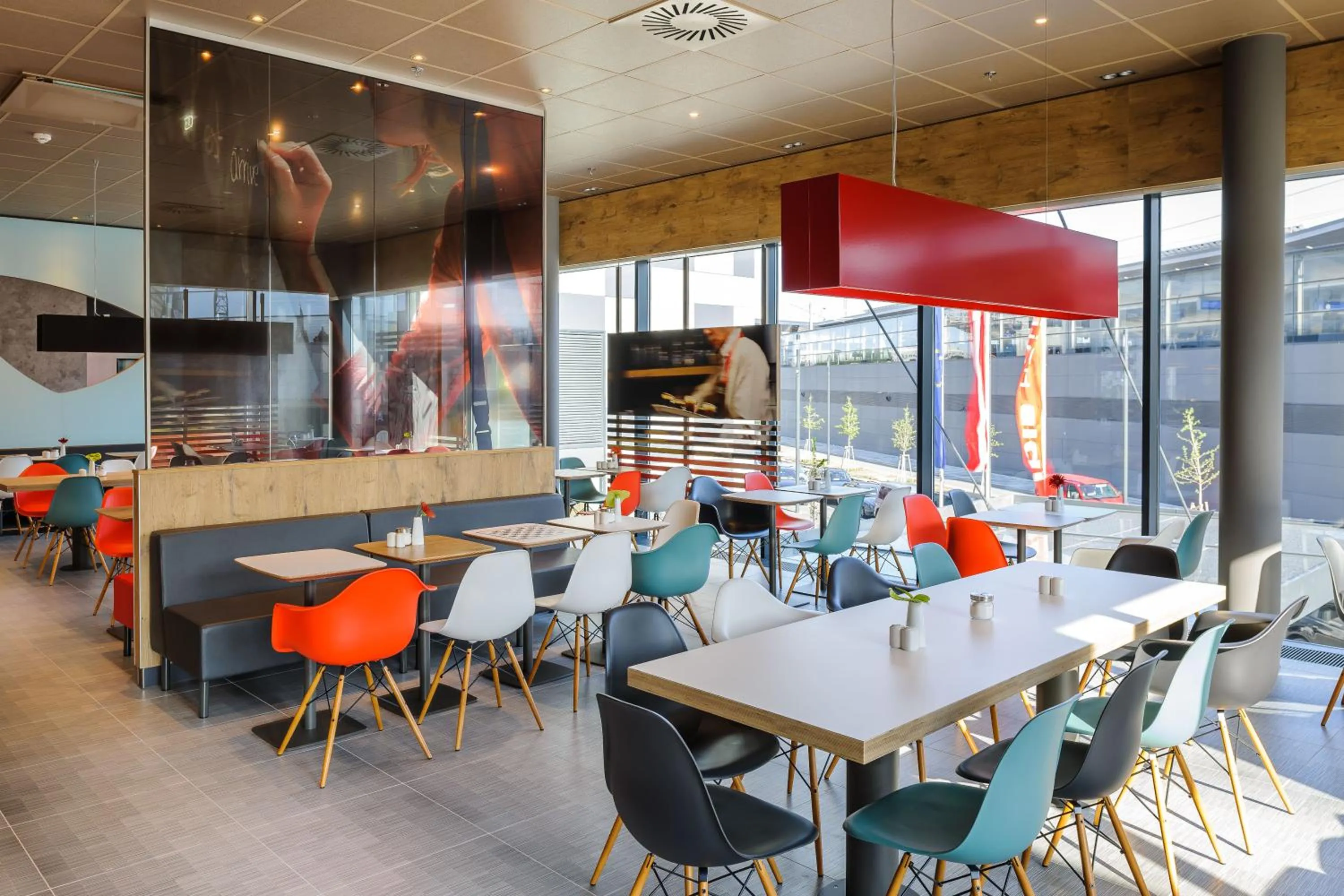 Food and drinks in ibis Wien Hauptbahnhof