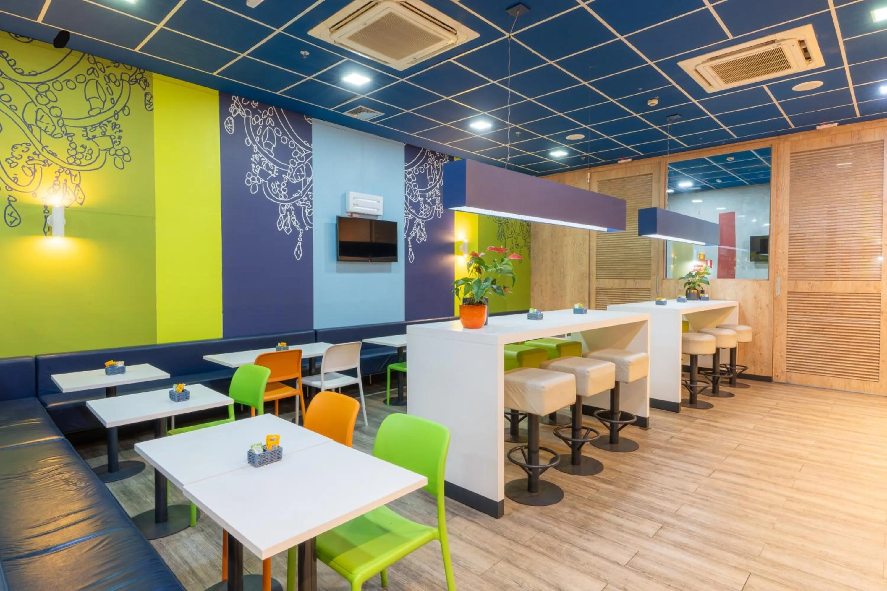 Restaurant/places to eat in ibis budget RJ Praia de Botafogo