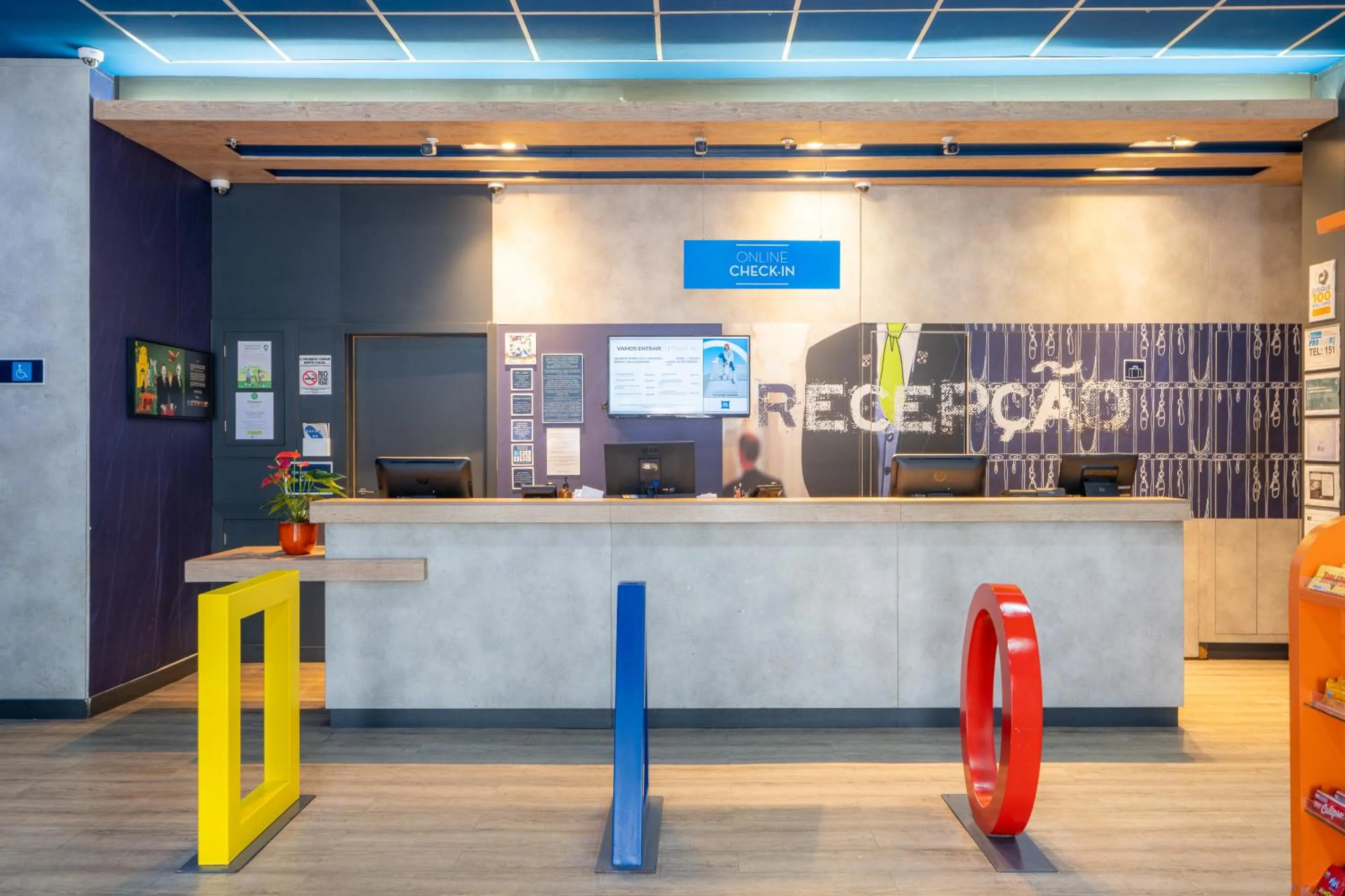 Lobby or reception in ibis budget RJ Praia de Botafogo