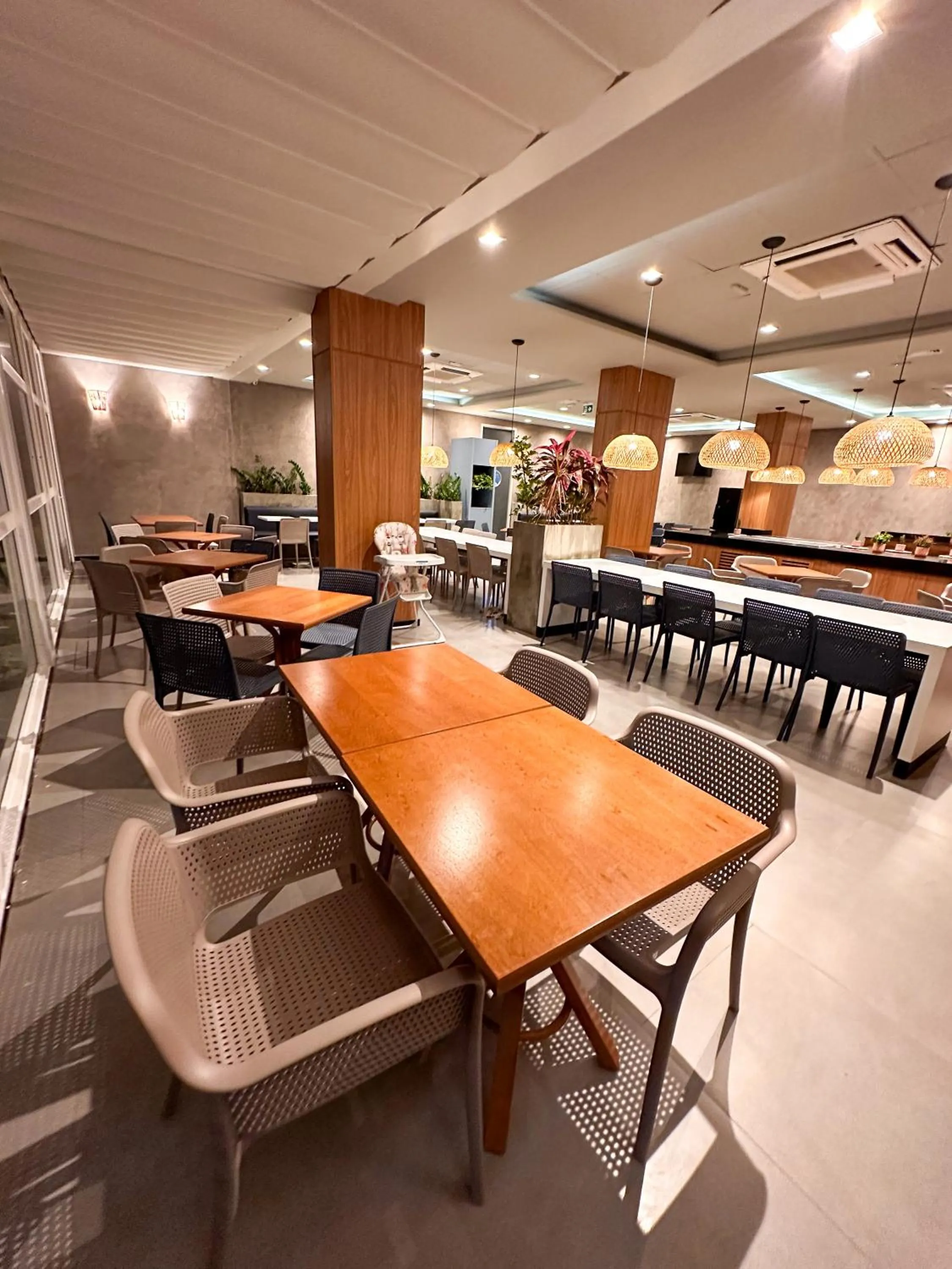 Restaurant/places to eat in Celi Connect Hotel Orla Aracaju