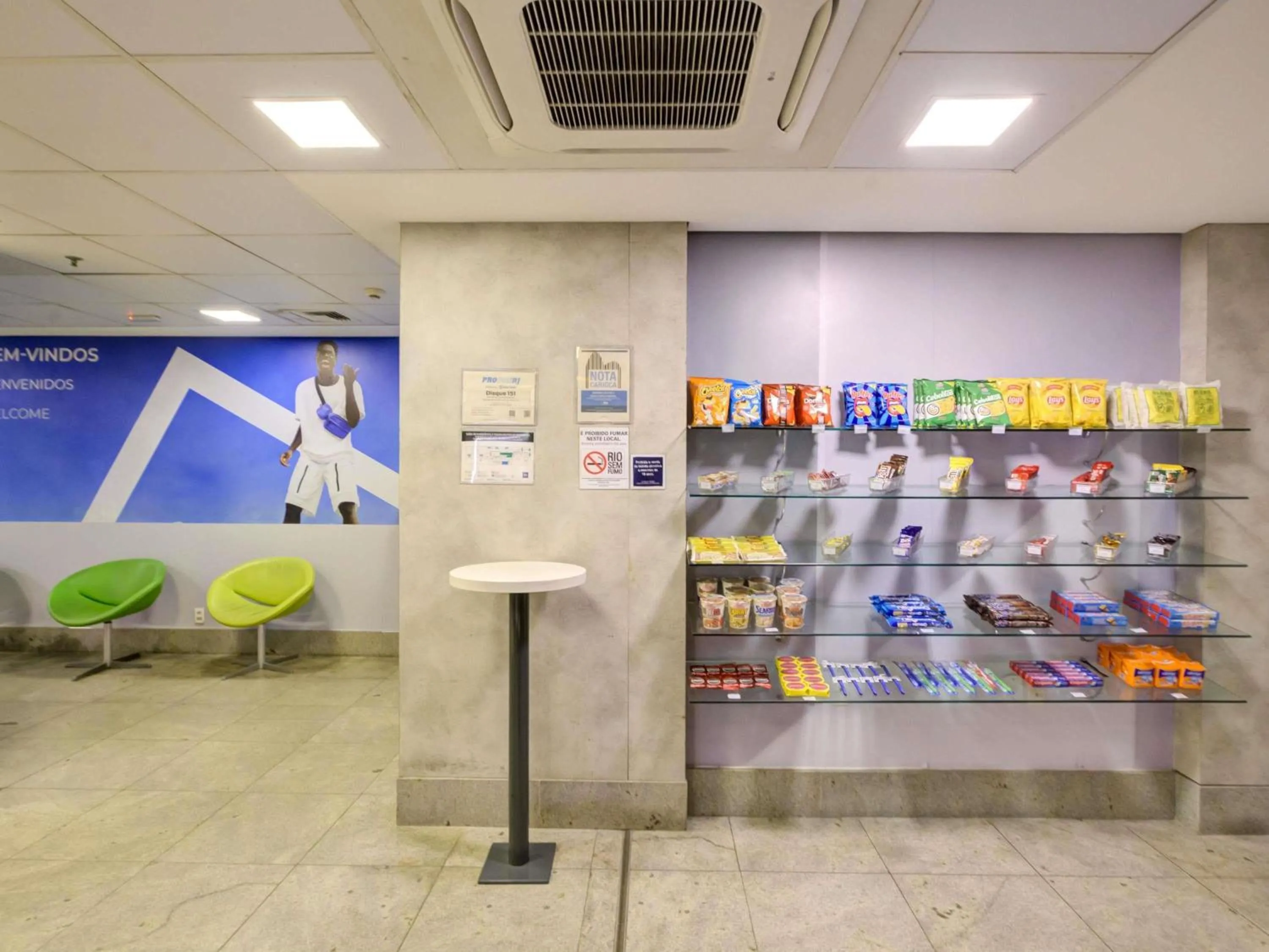 Lounge or bar in ibis budget RJ Copacabana