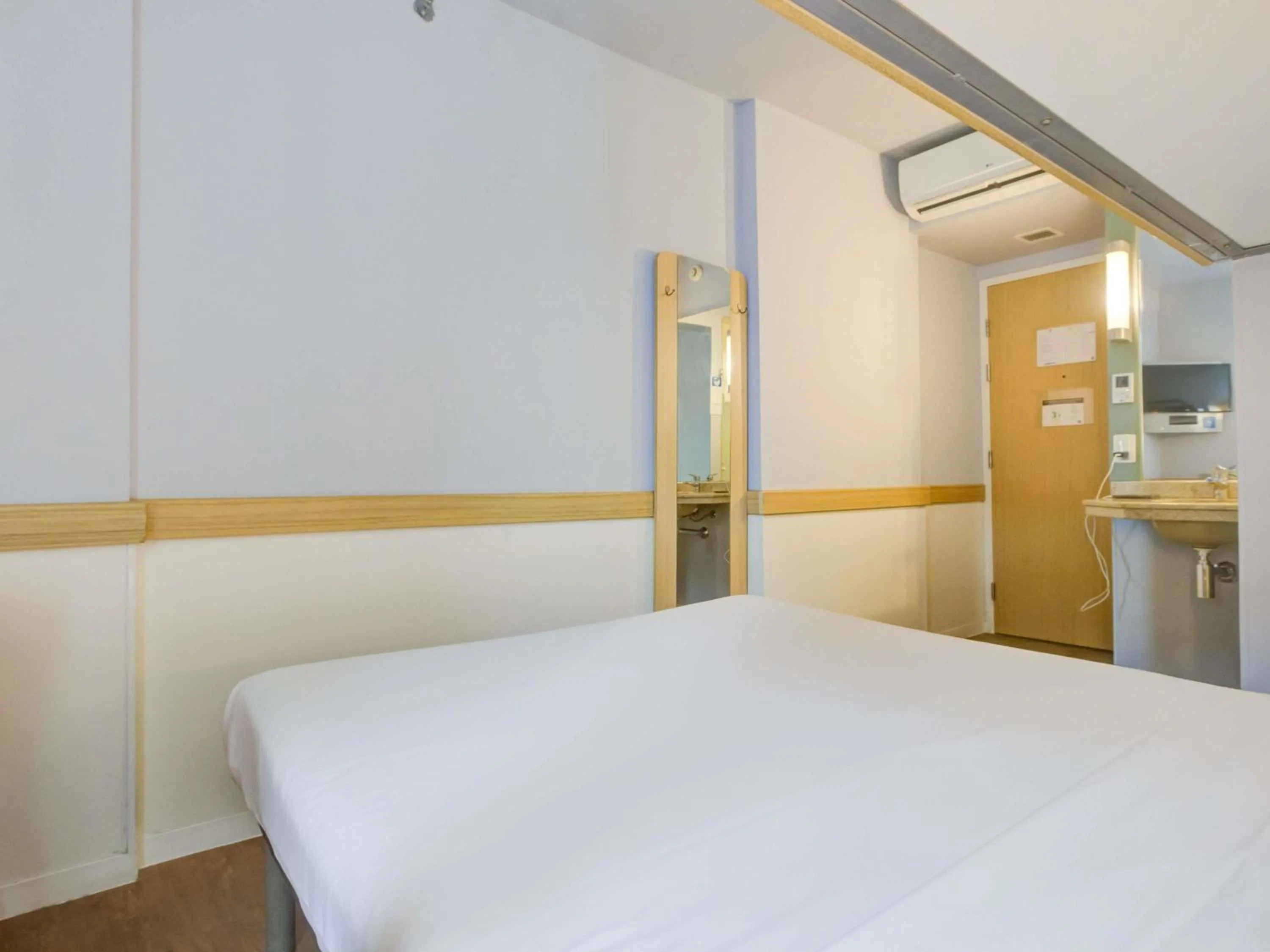 Bedroom, Bed in ibis budget RJ Copacabana