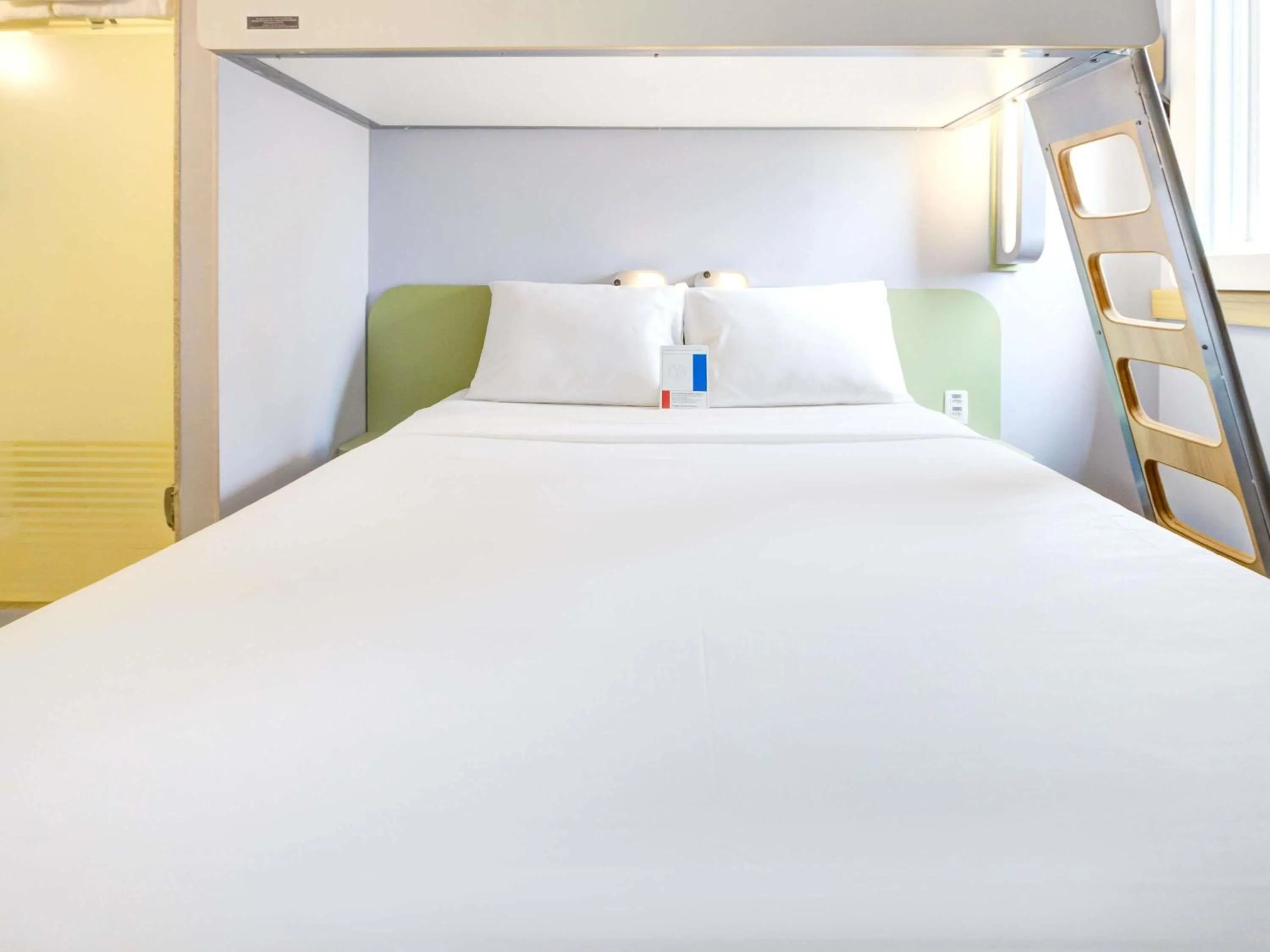 Bedroom, Bed in ibis budget RJ Copacabana