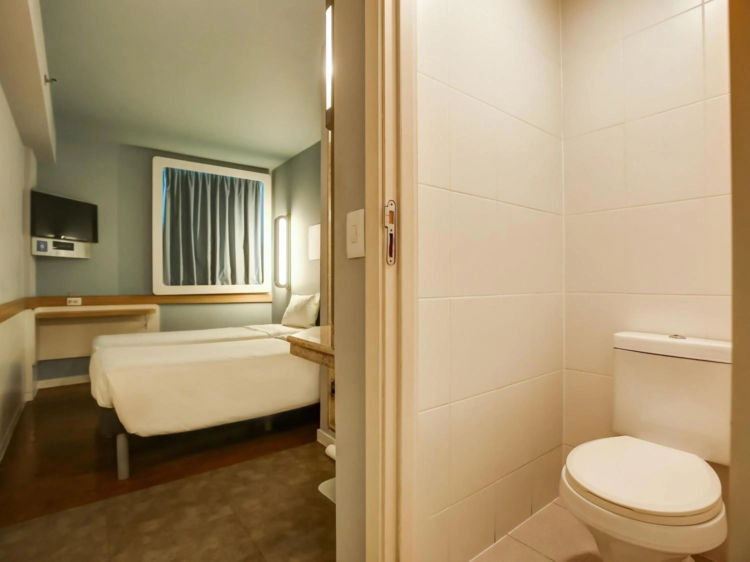 Bedroom, Bed in ibis budget RJ Copacabana