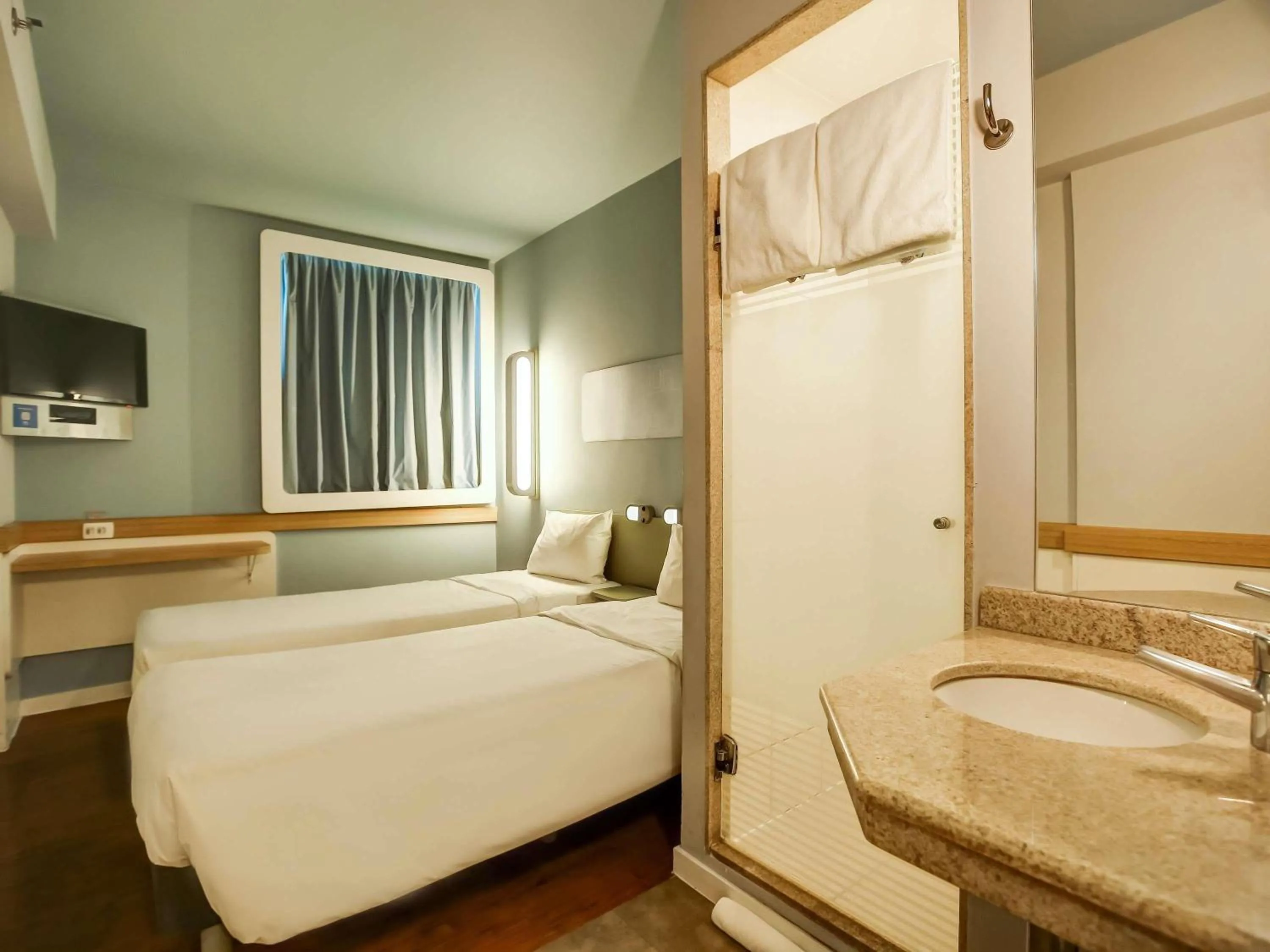 Bedroom, Bed in ibis budget RJ Copacabana