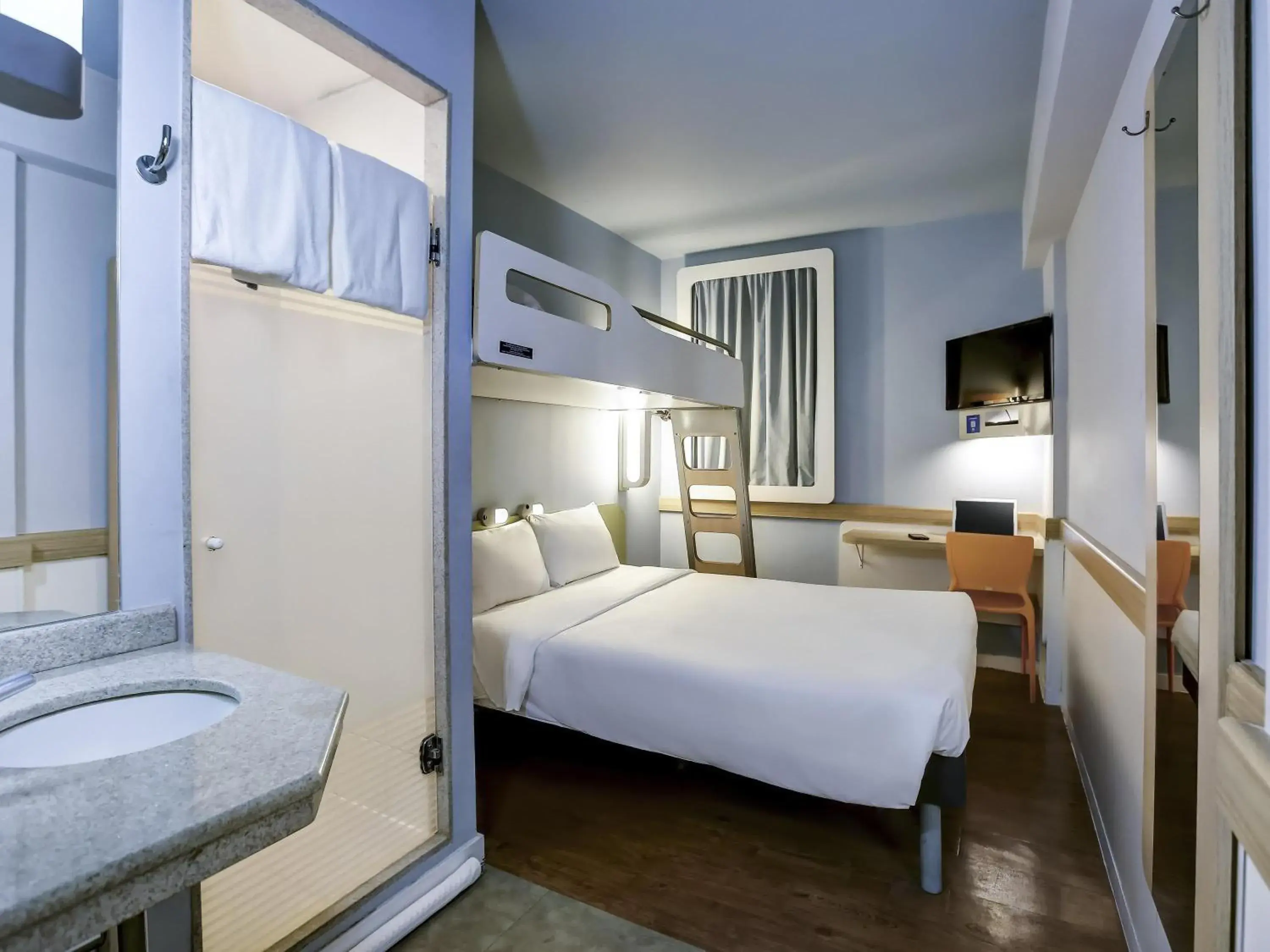 Triple Room with Double Bed and Bunk Bed - single occupancy in ibis budget RJ Copacabana Triple Room with Double Bed and Bunk Bed - single occupancy in ibis budget RJ Copacabana